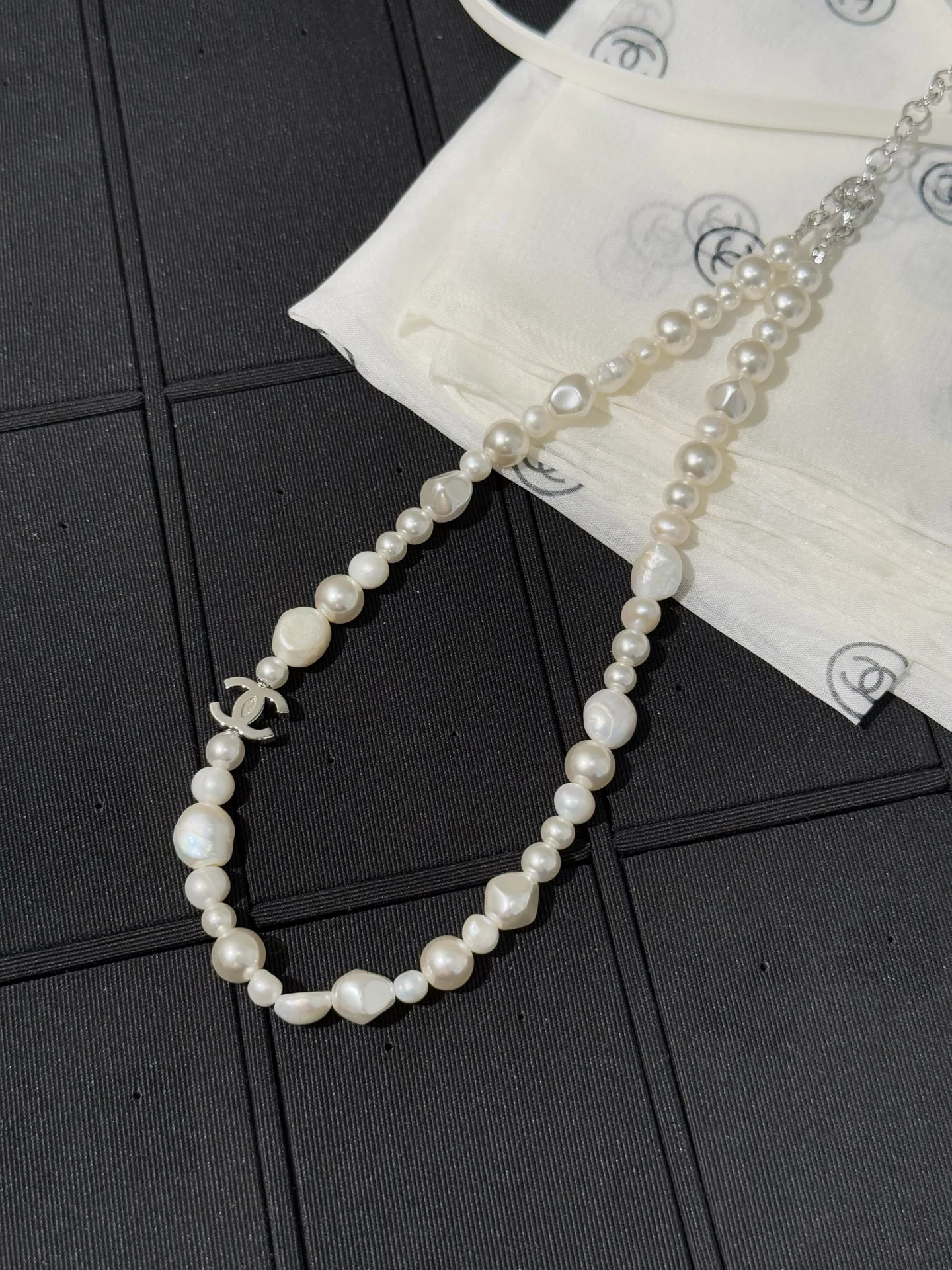 샤넬 담수진주 더블 C 숏 목걸이 상세 이미지 8