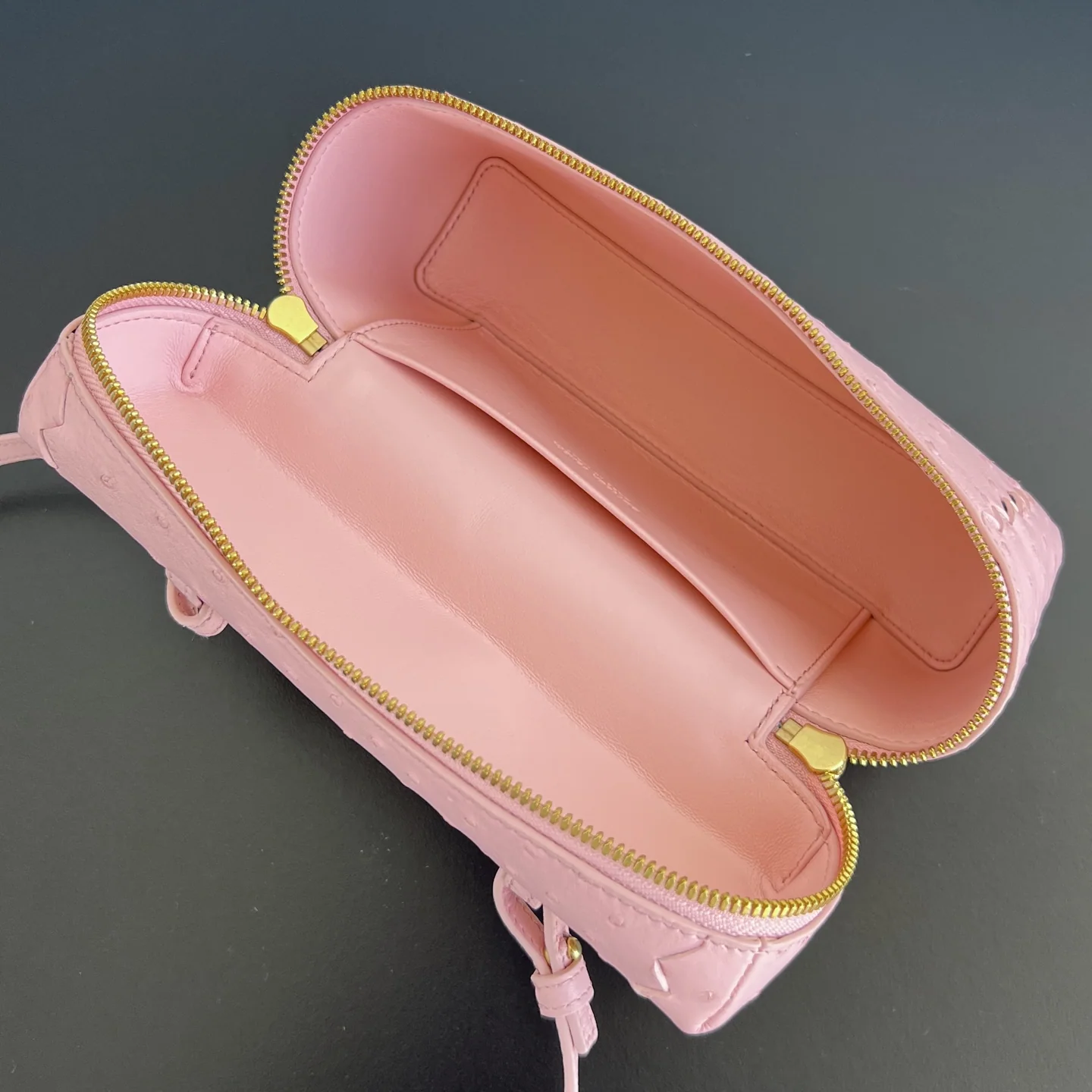 보테가베네타 타조 가죽 메이크업 백 817785 5504 상세 이미지 4