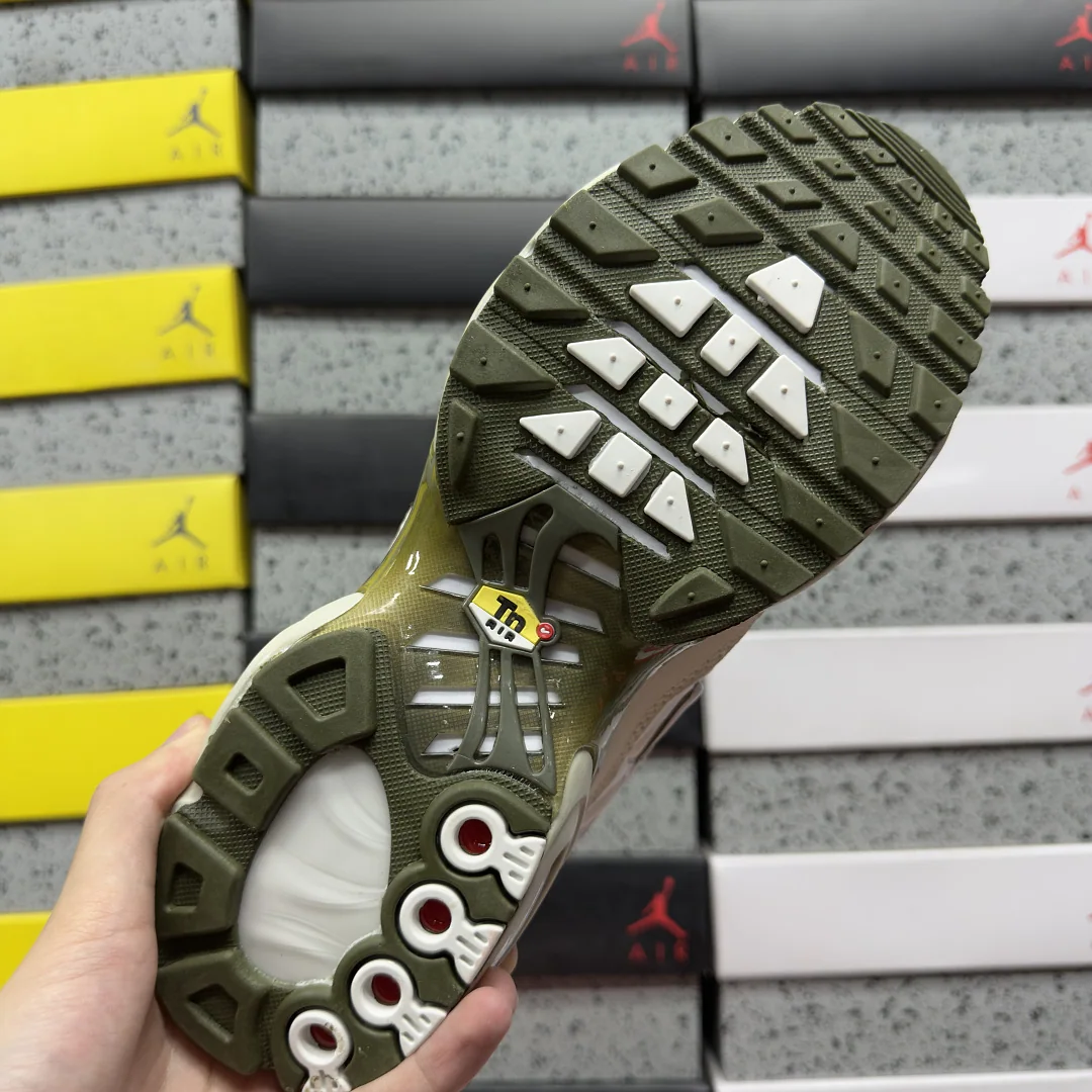 나이키 [BD] 에어 맥스 플러스 팬텀 FB9722-001 201871 Nike Air Max Plus Phantom Cargo Khaki 상세 이미지 2