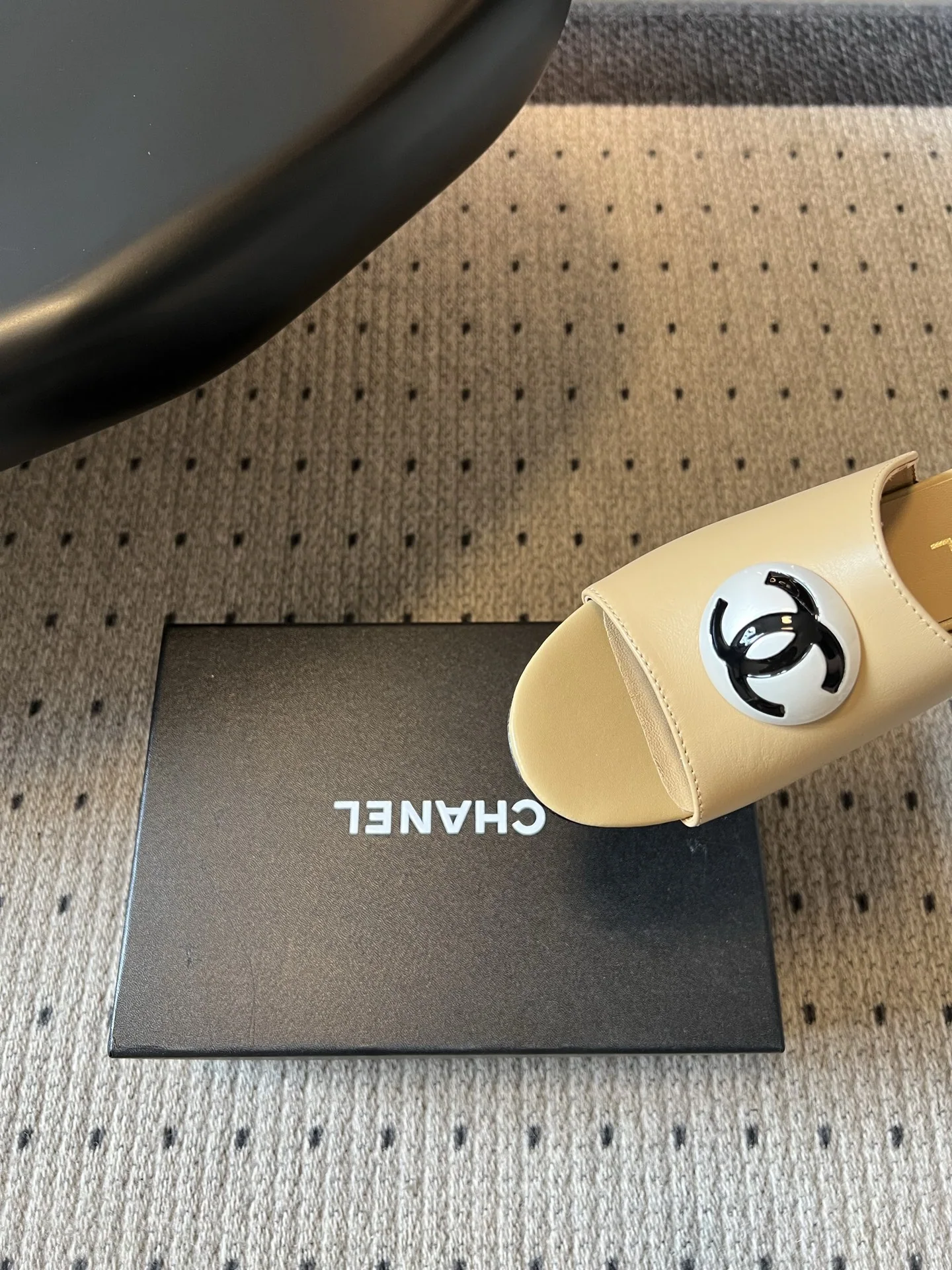 샤넬 더블 C 진주 장식 굽 샌들 상세 이미지 7