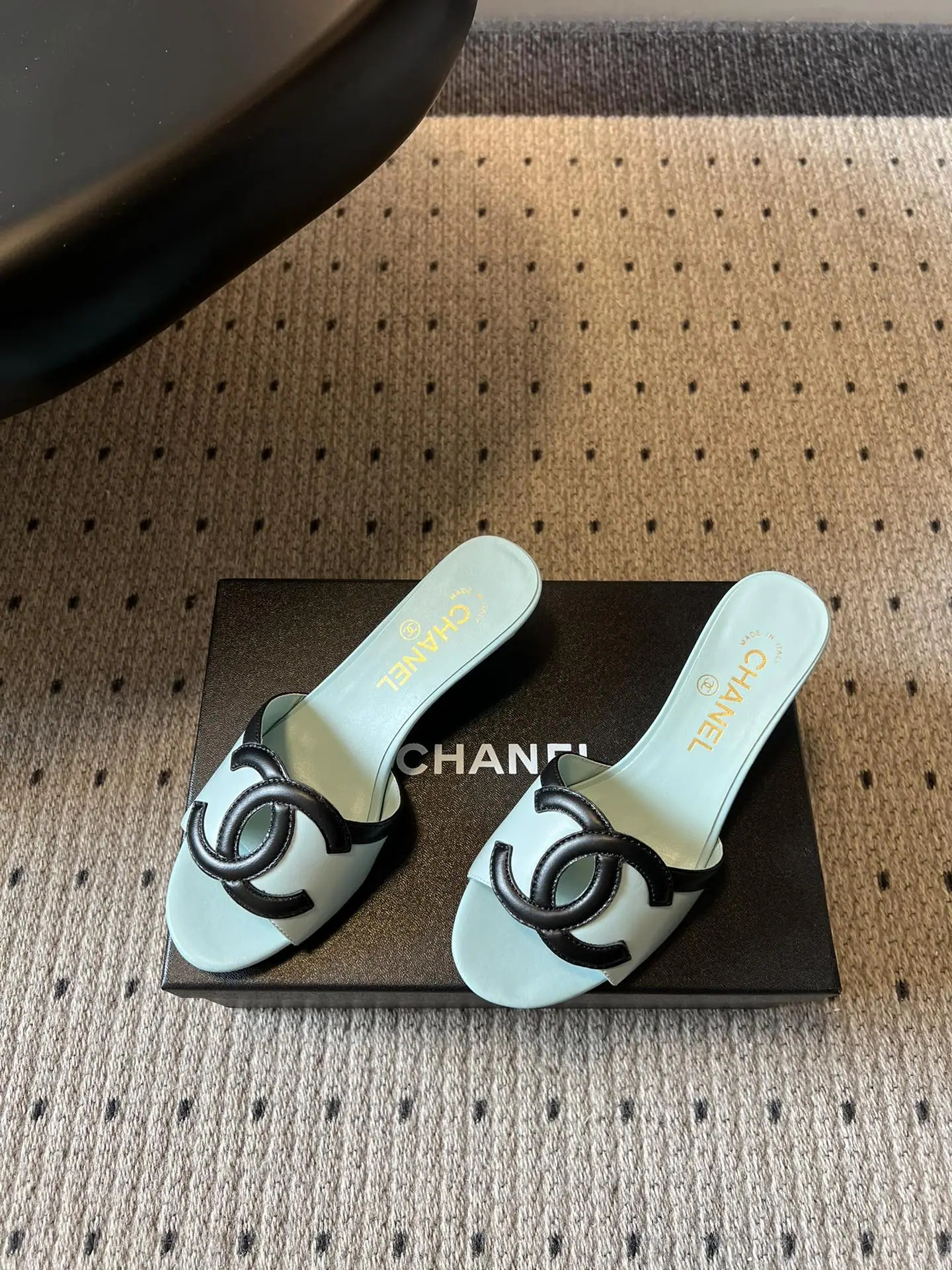 샤넬 더블 C 버클 로우힐 슬라이더 상세 이미지 2