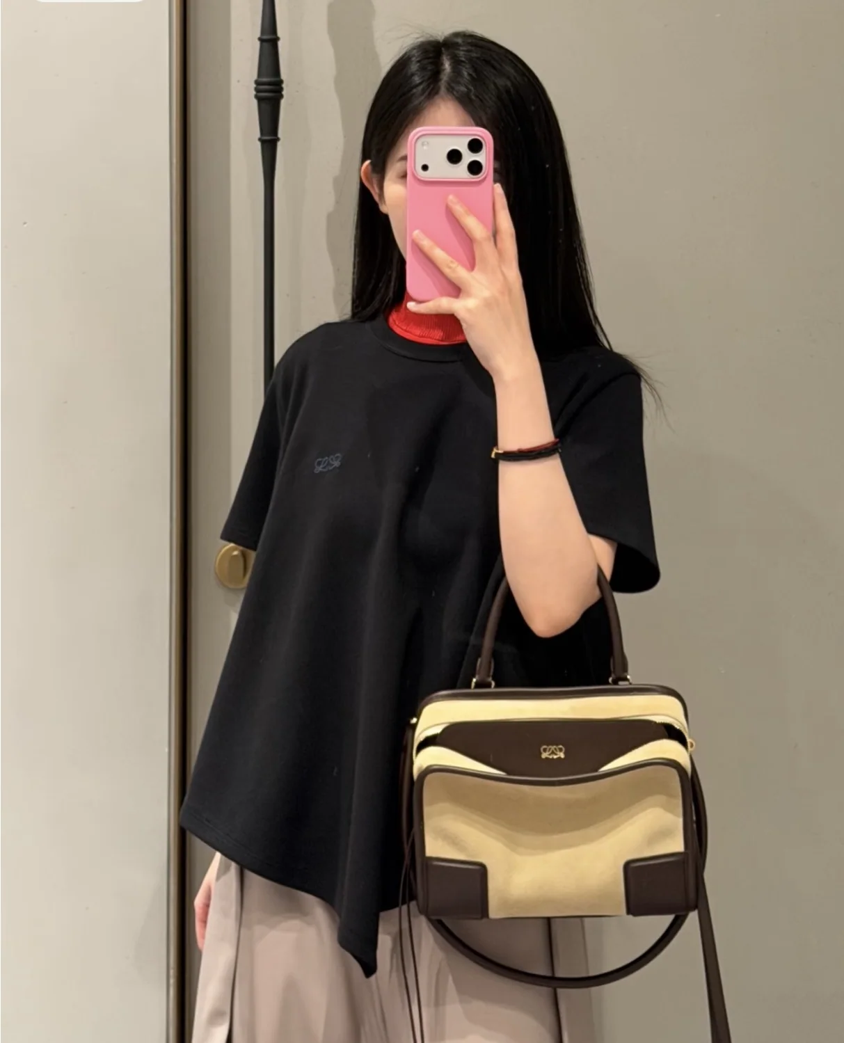 로에베 레터 로고 자수 반팔 티셔츠 상세 이미지 9
