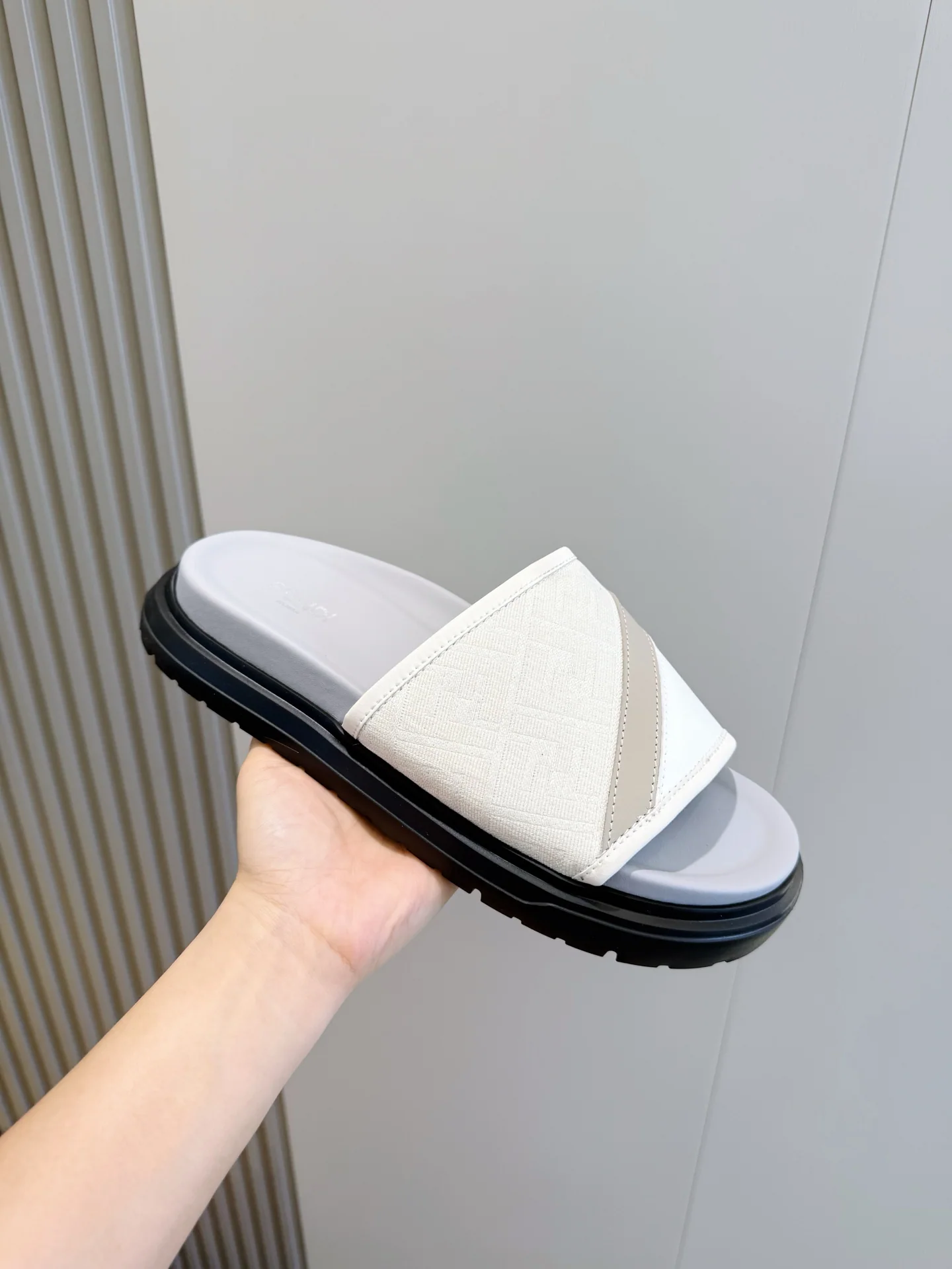 펜디 비치 컬러블록 러버 샌들 상세 이미지 5