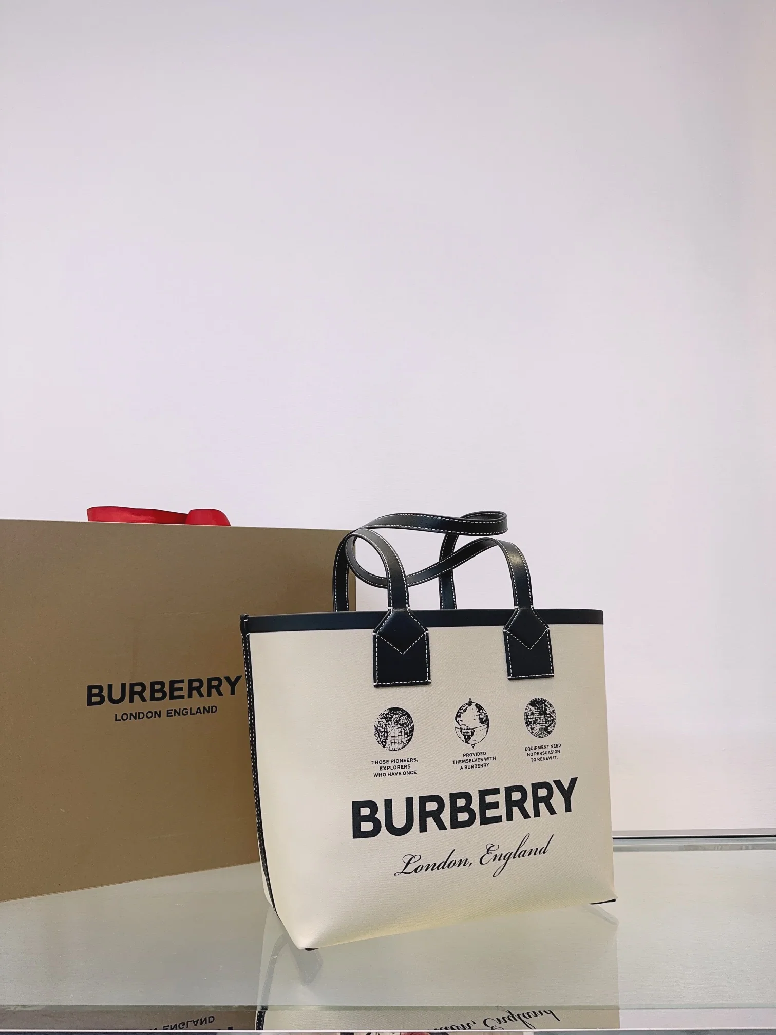 버버리 양면 토트백 상세 이미지 2