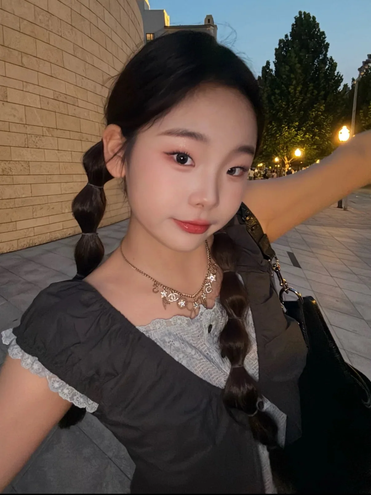 샤넬 라이트 골드 리본 장식 목걸이 상세 이미지 1