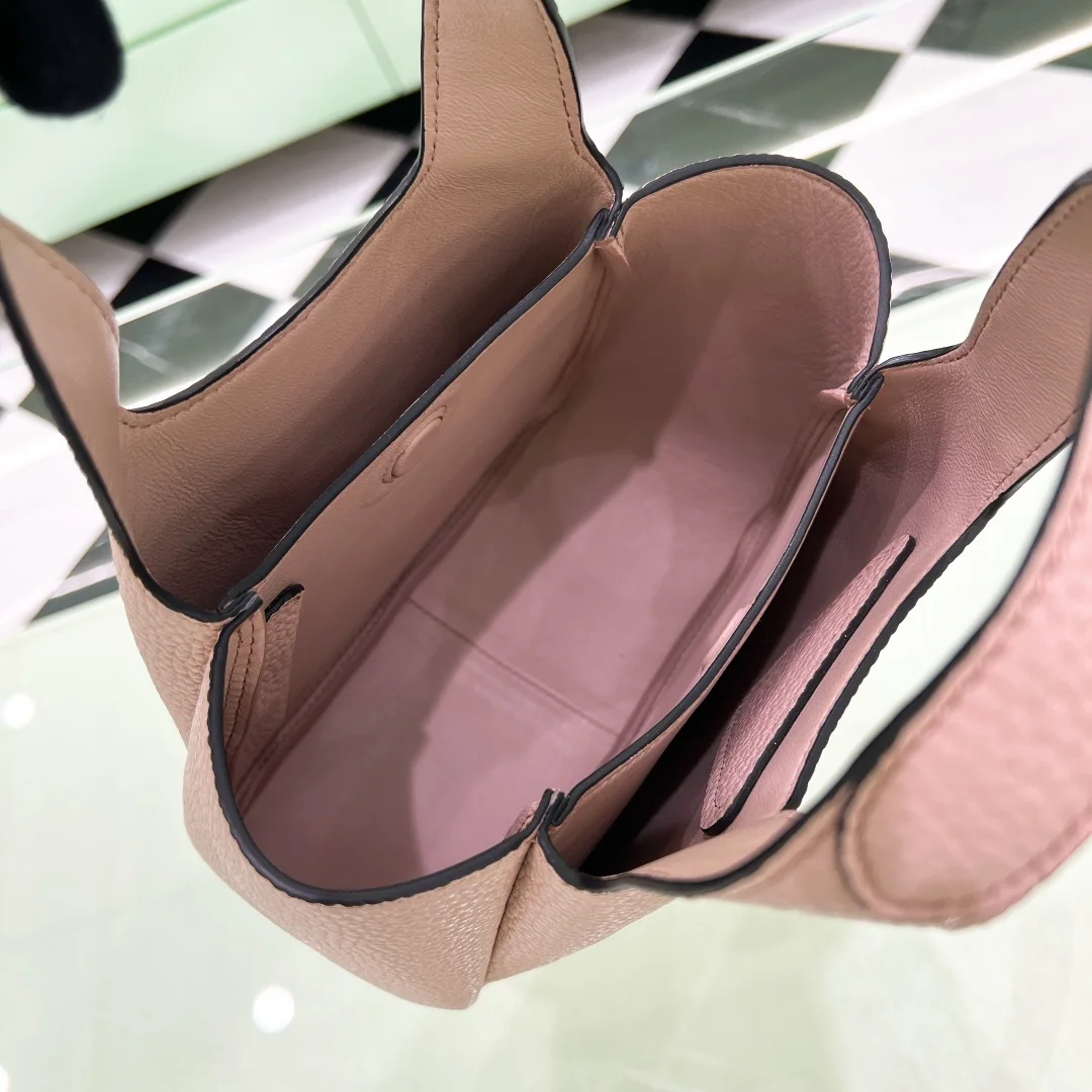 프라다 페블드 카프스킨 더블 핸들 토트백 1BA349 상세 이미지 8