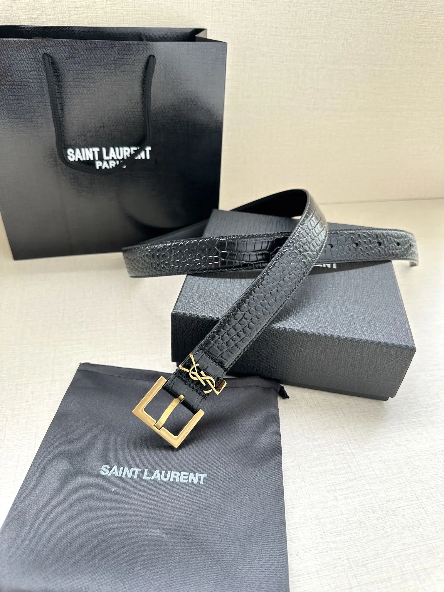 생로랑 YSL 모노그램 크로커다일 엠보싱 가죽 스퀘어 버클 벨트 상세 이미지 6