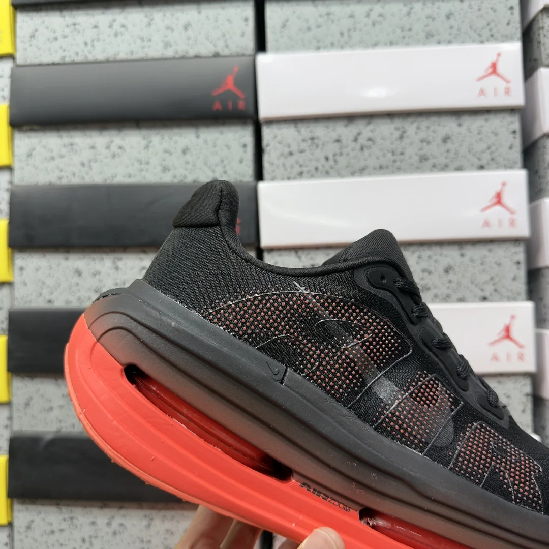 나이키 [5A] 보메로 프리미엄 HQ2050-002 201784 Nike Vomero Premium Black Bright Crimson 상세 이미지 3