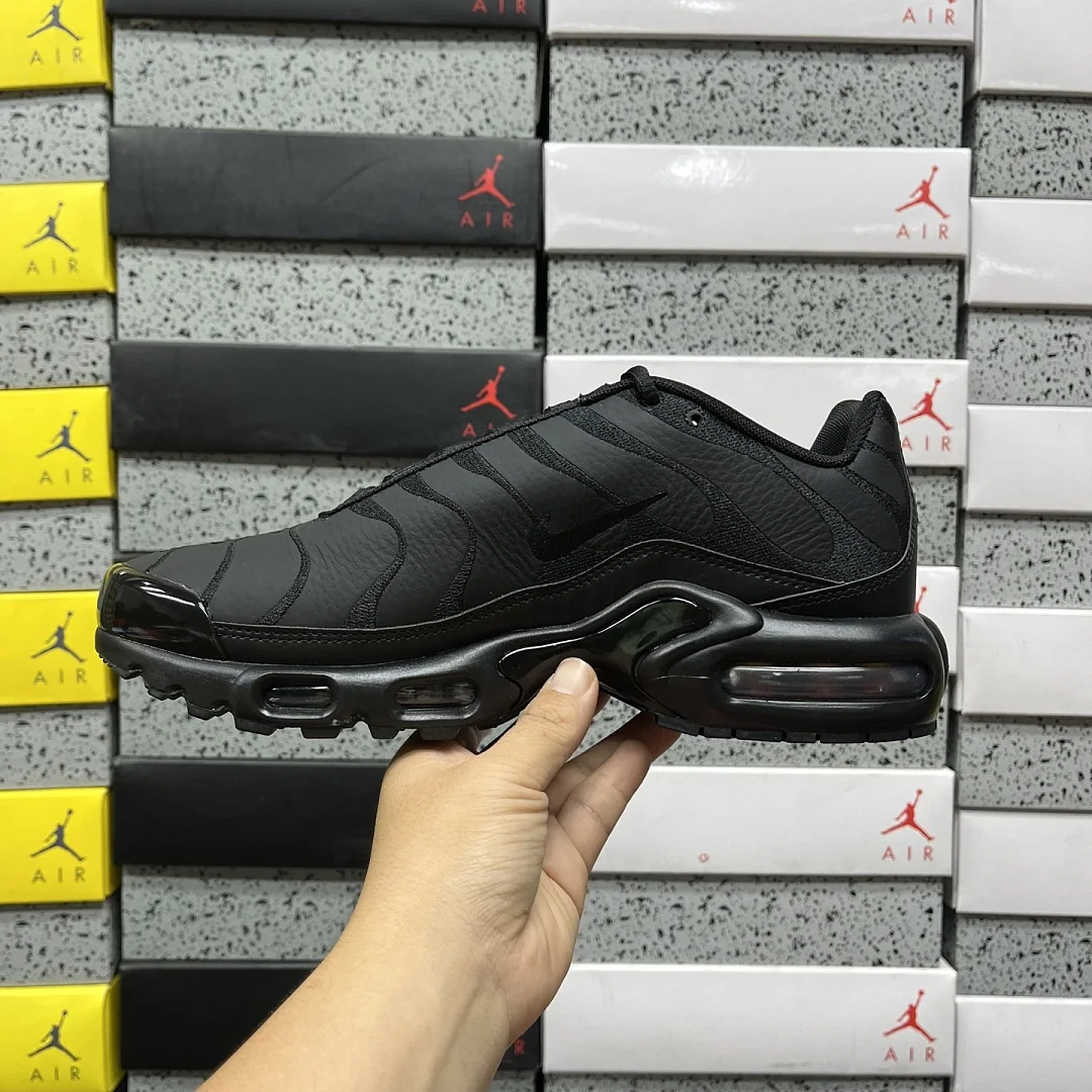 나이키 [DF] 에어 맥스 플러스 AJ2029-001 201706 Nike Air Max Plus Triple Black Leather 상세 이미지 7