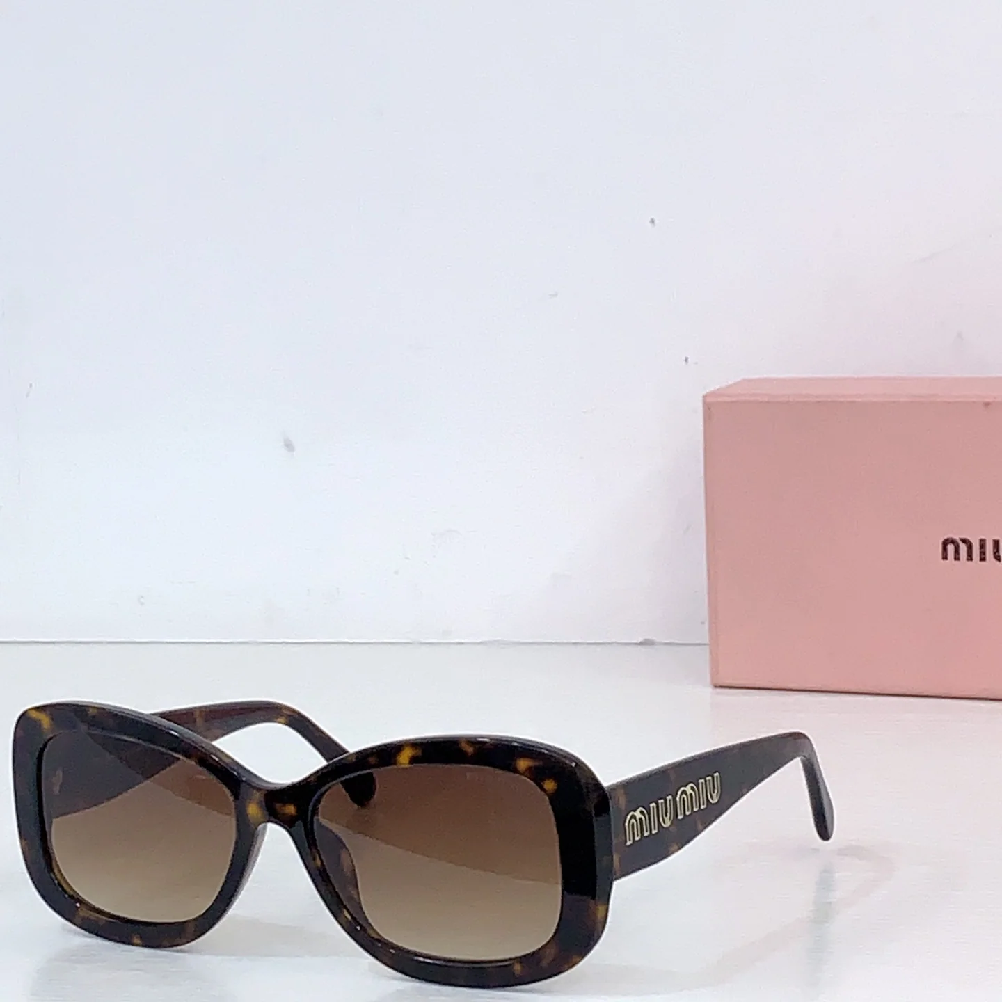 미우미우 SMU084 Z 선글라스 73061