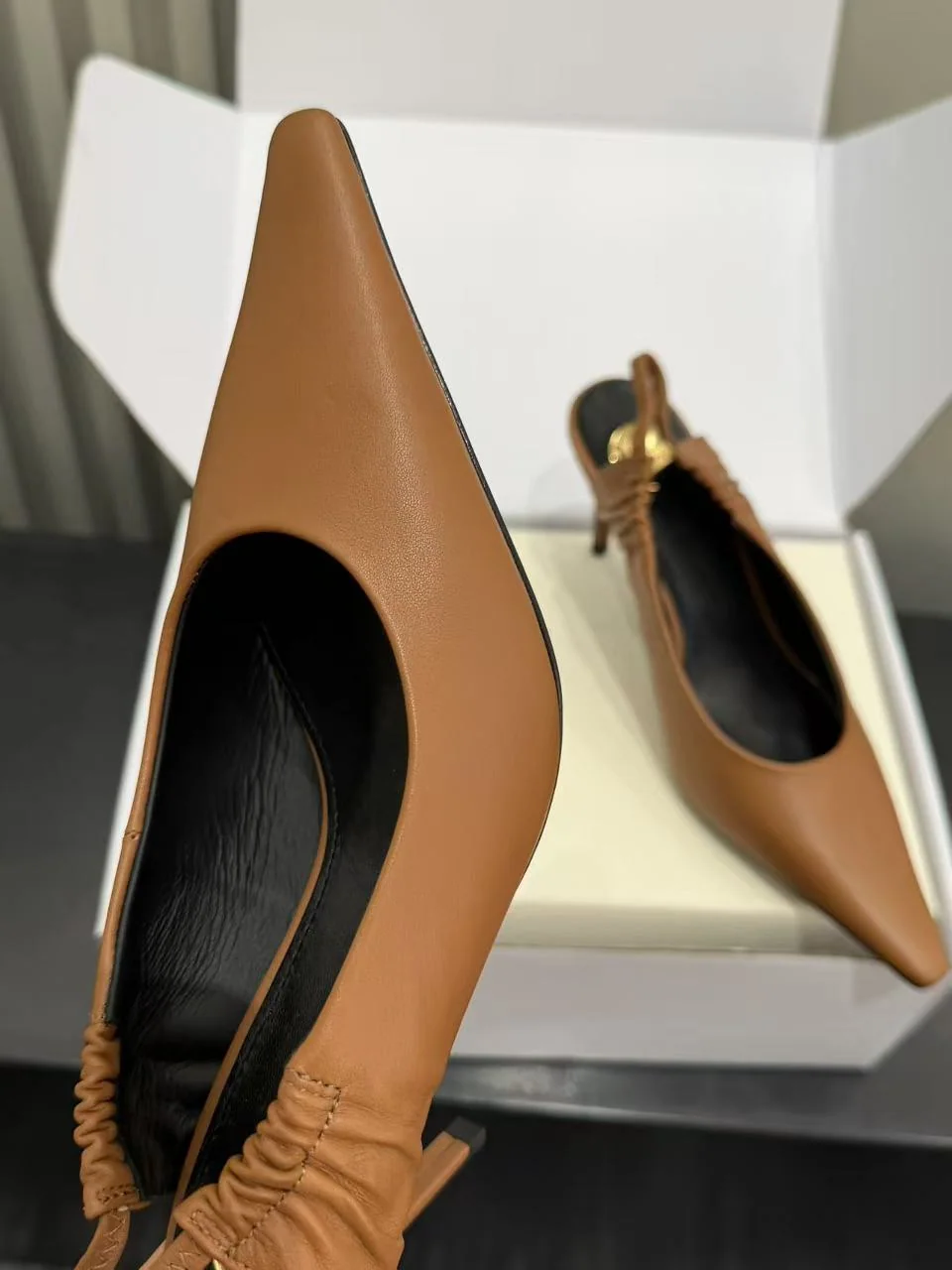 생로랑 YSL 스퀘어 토 오픈 백 샌들 상세 이미지 6