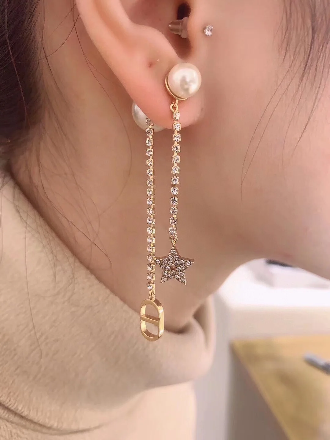 디올 은색 체인 진주 귀걸이 상세 이미지 9