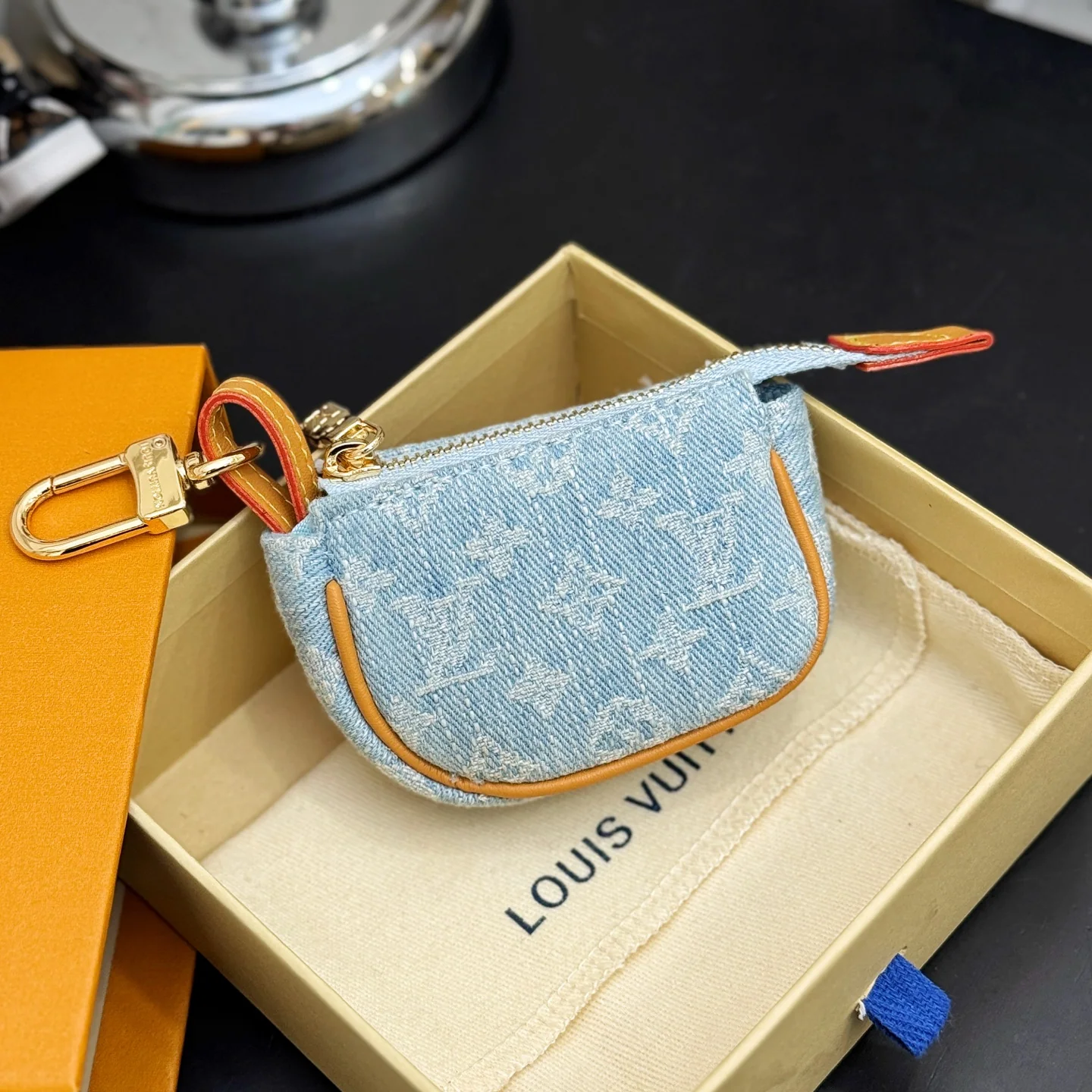 루이비통 LV xTM 마이크로 포셰트 키링 상세 이미지 2