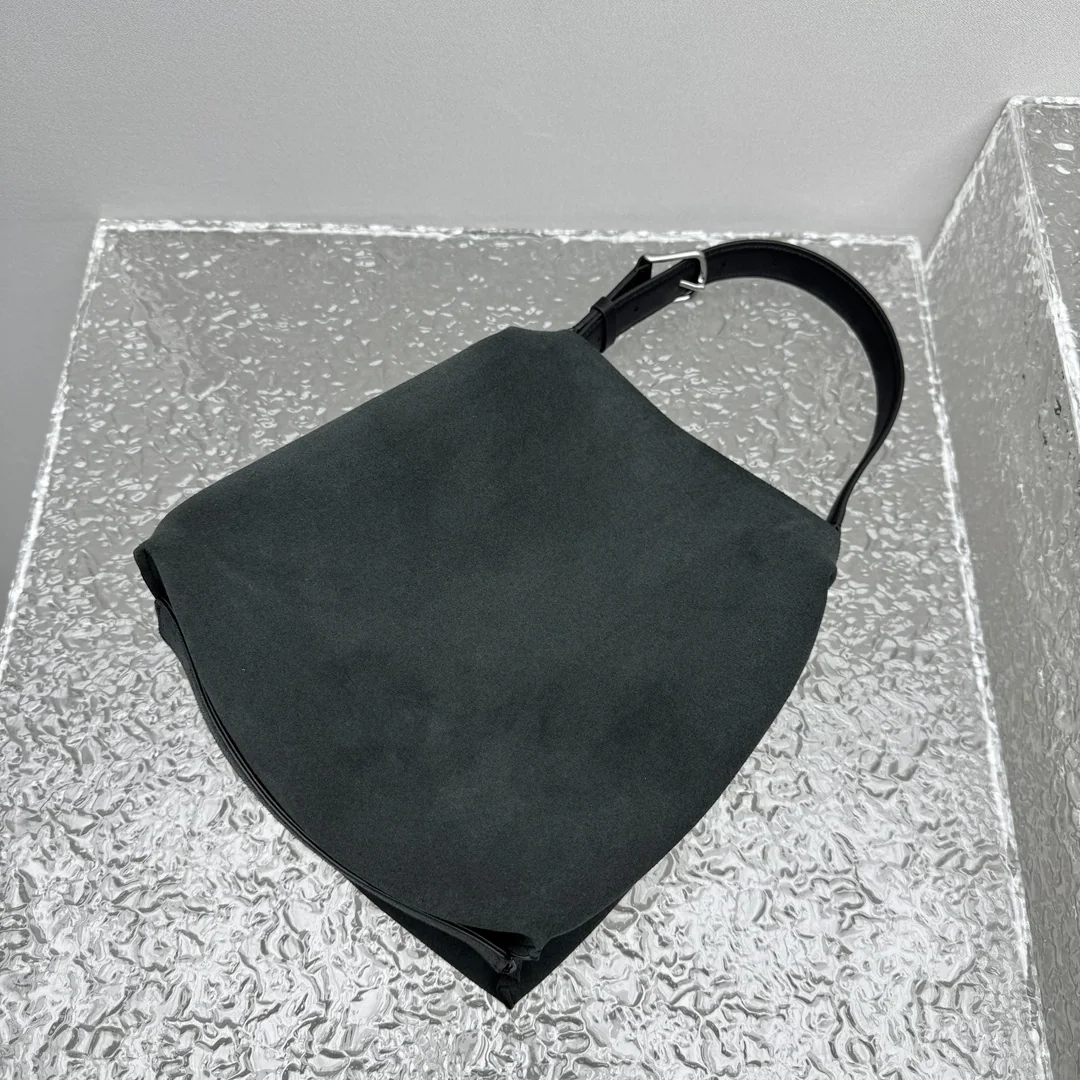더로우 이사 미니 버킷백 상세 이미지 12