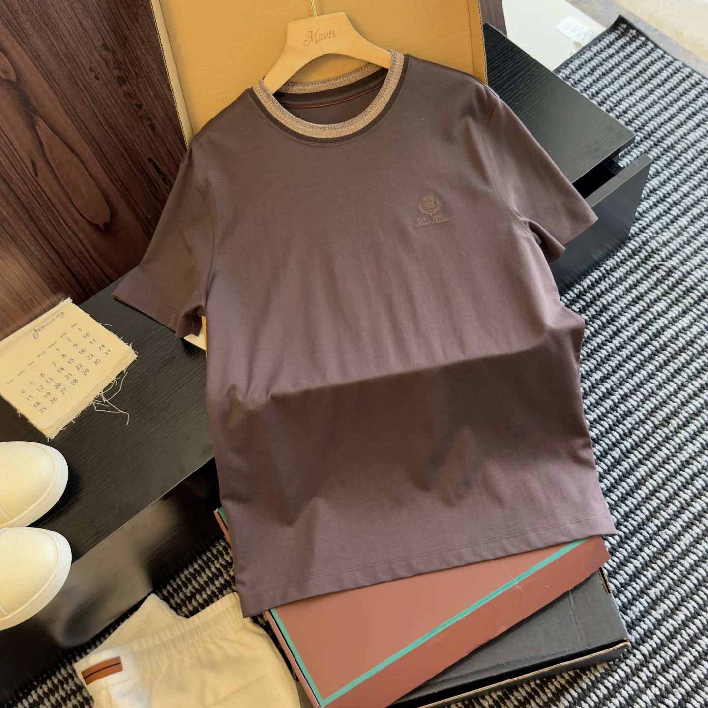 로로피아나 브라운 카라 릴렉스핏 반팔 티셔츠 상세 이미지 2