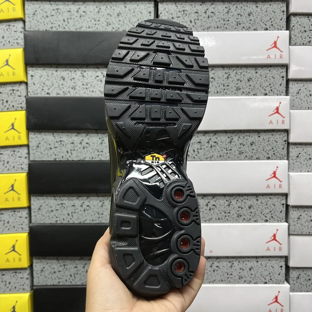 나이키 [DF] 에어 맥스 플러스 AJ2029-001 201706 Nike Air Max Plus Triple Black Leather 상세 이미지 6