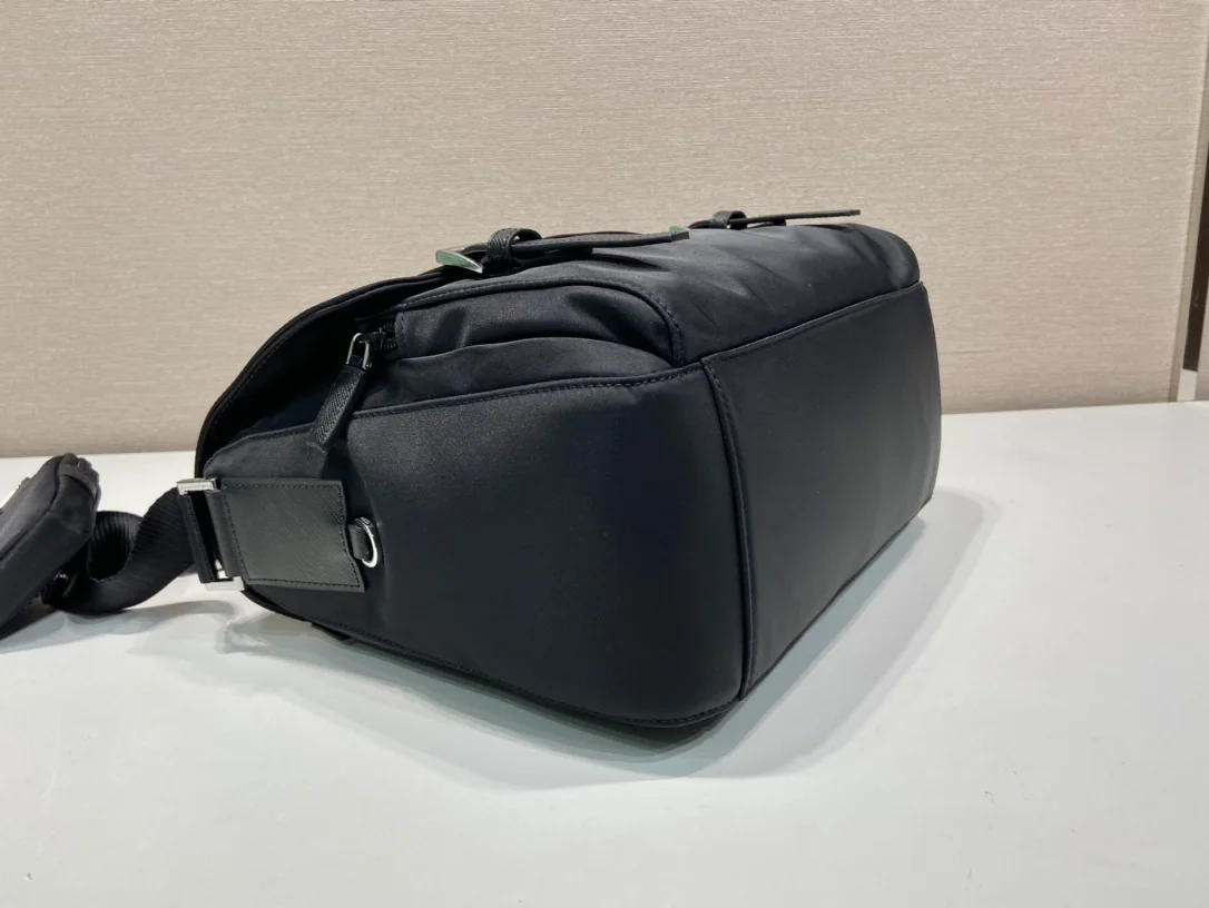 프라다 리사이클 나일론 메신저백 상세 이미지 7