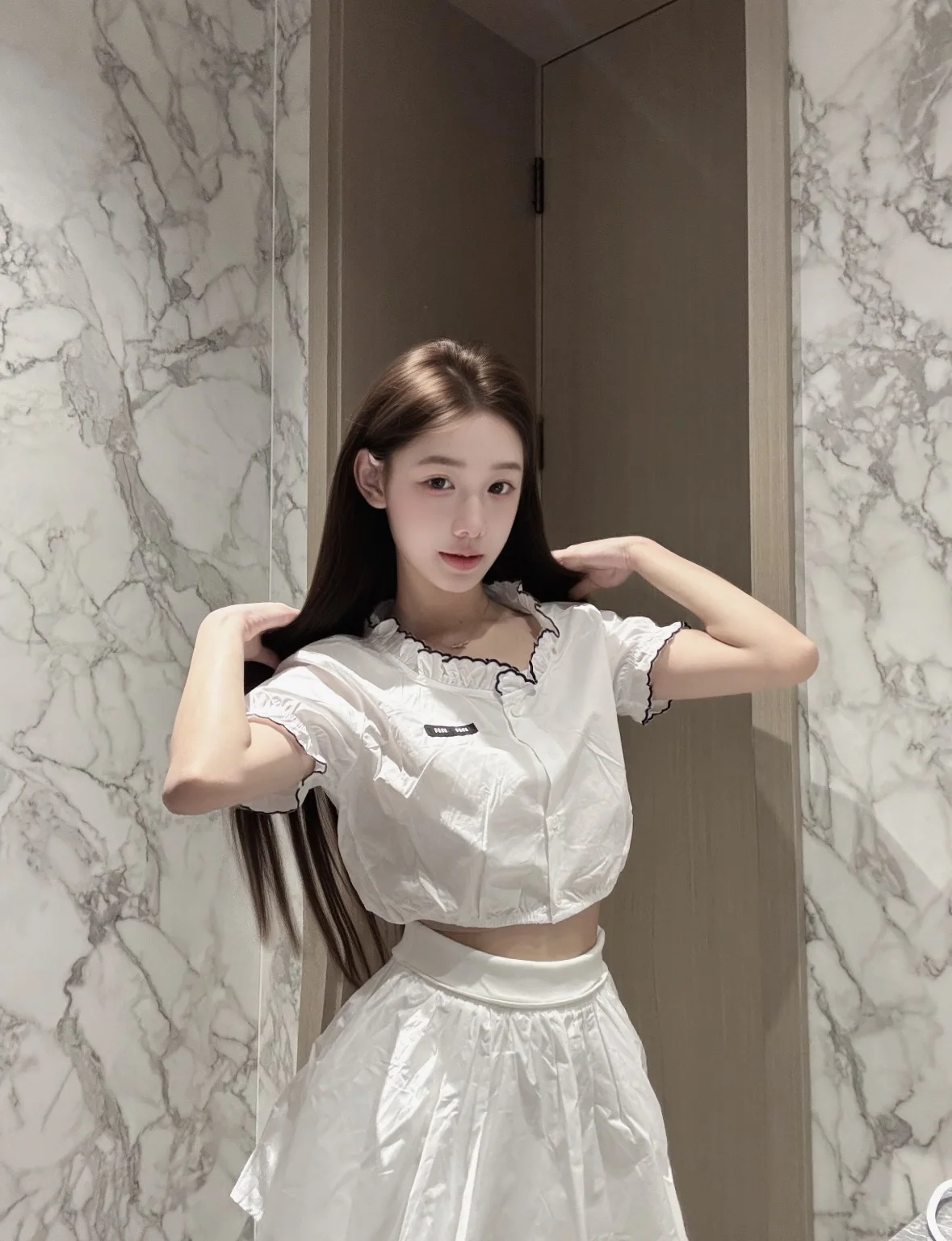 미우미우 레이스 트리밍 반소매 스퀘어넥 셔츠 상세 이미지 1