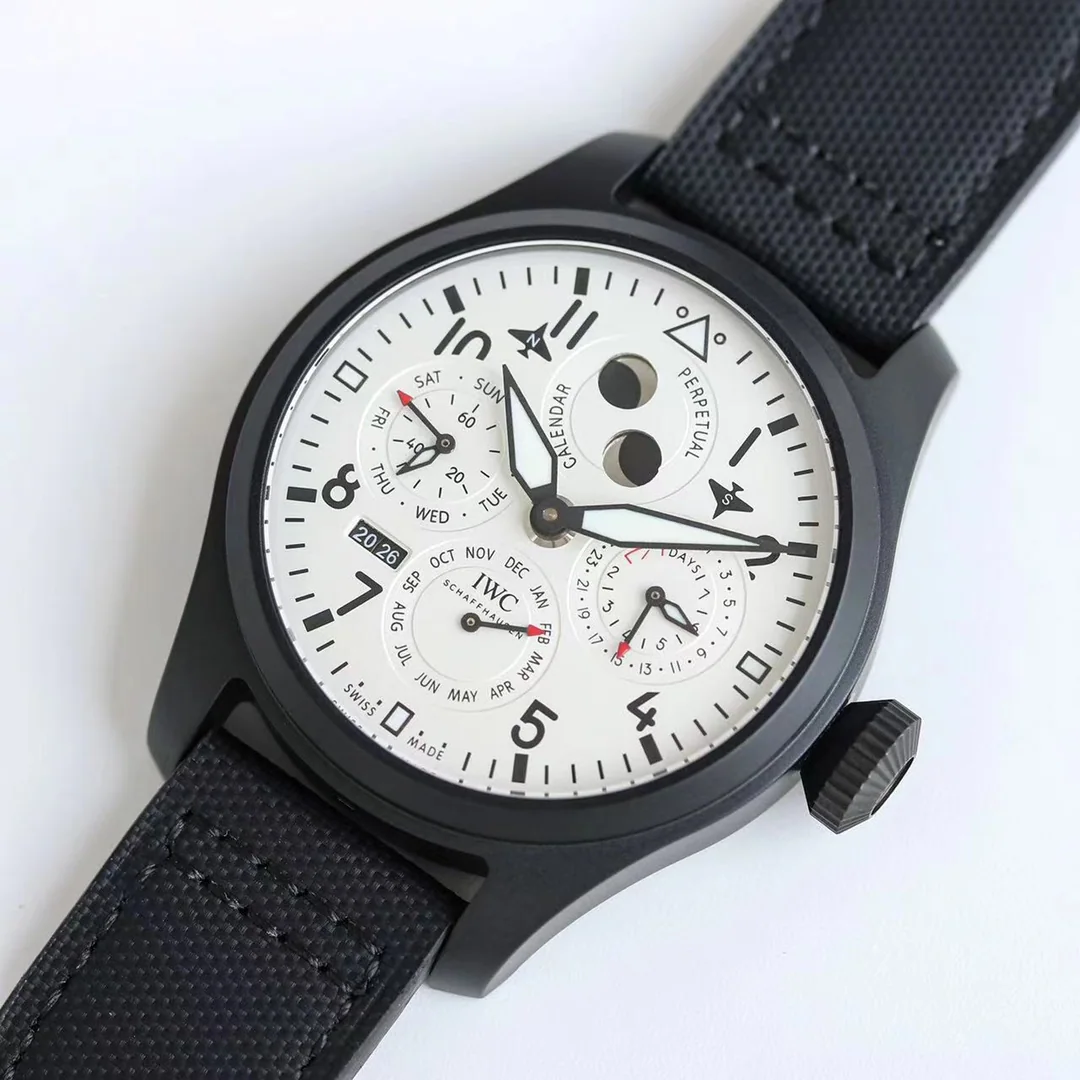 IWC 빅파일럿 퍼페추얼 캘린더 시계 상세 이미지 3