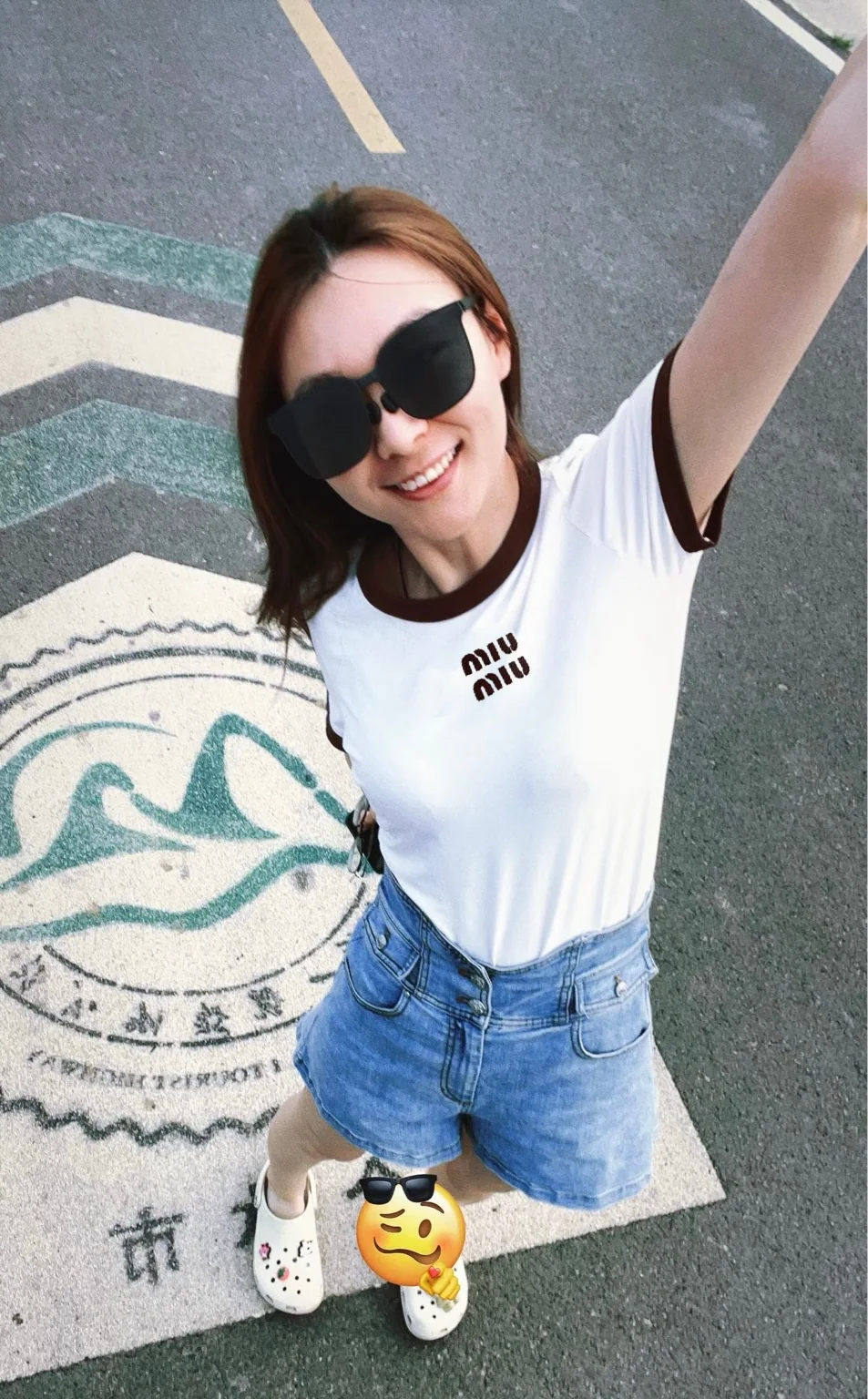미우미우 로고 자수 크루넥 반팔 티셔츠 24891