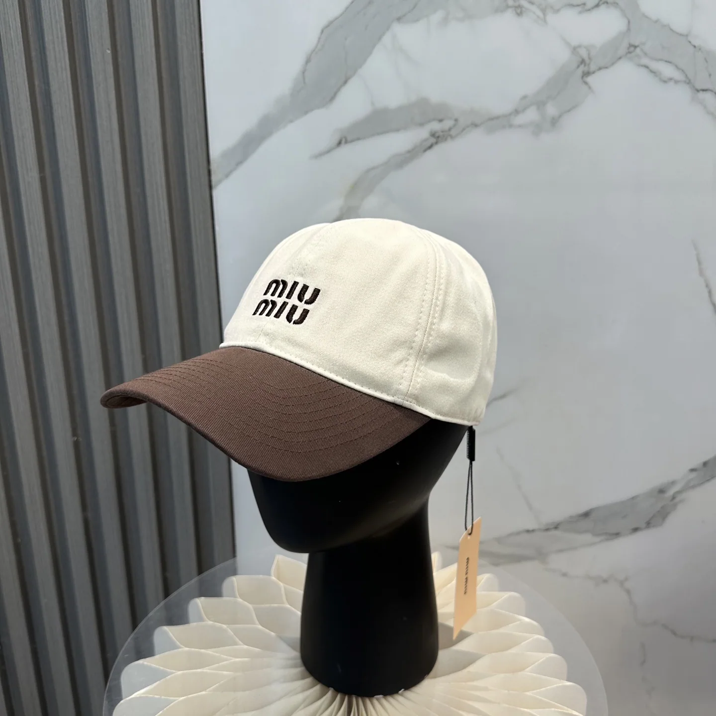 미우미우 컬러블록 자수 베이스볼 모자 118974