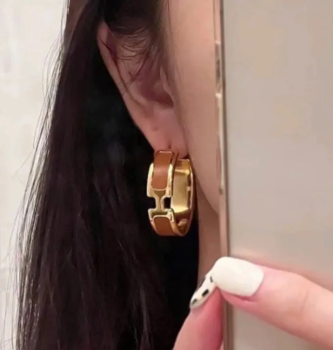 에르메스 메탈 H 브라운 송아지가죽 귀걸이 상세 이미지 2