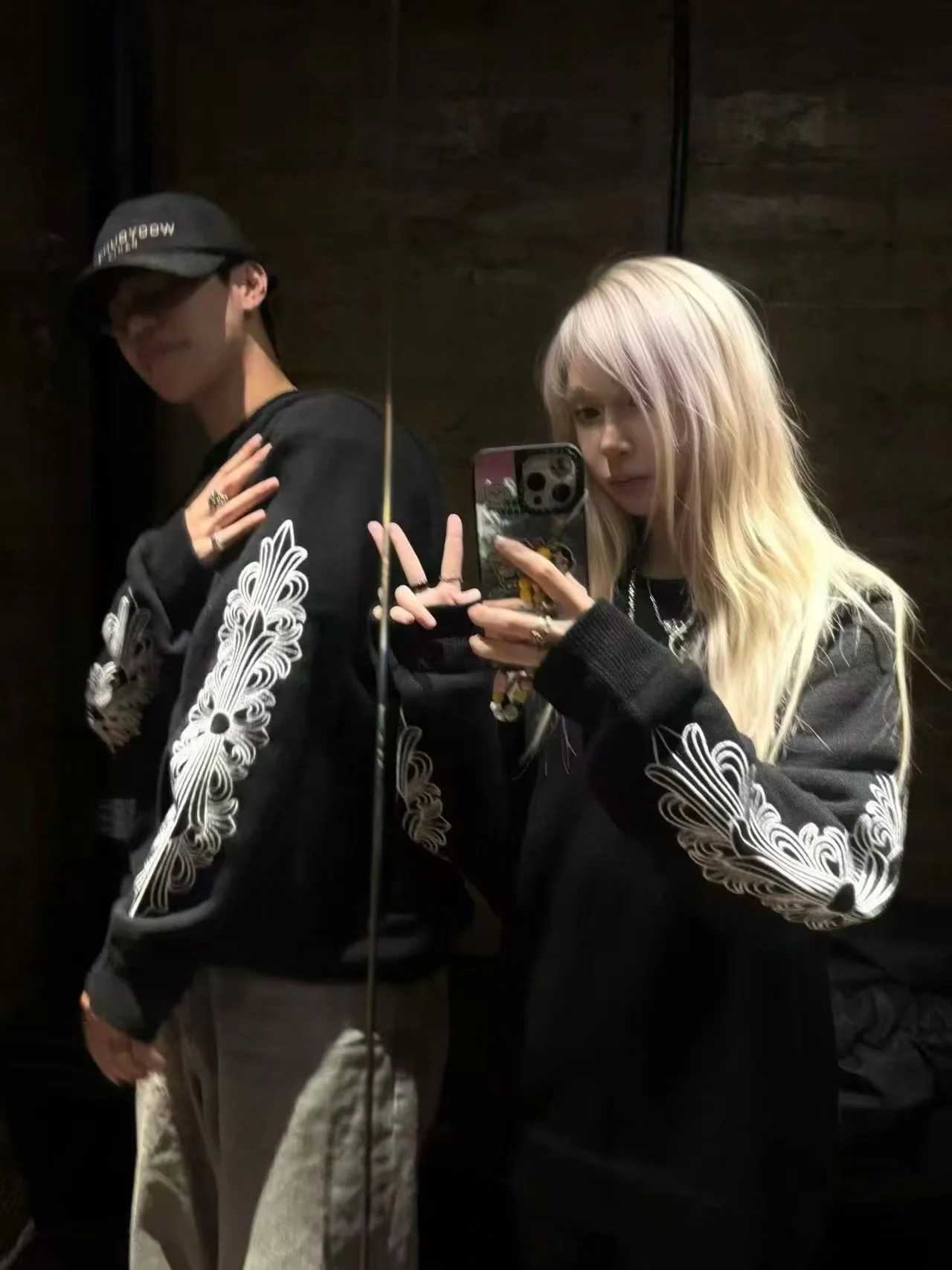 크롬하츠 자수 캐시미어 남성 긴팔 스웨터 상세 이미지 4