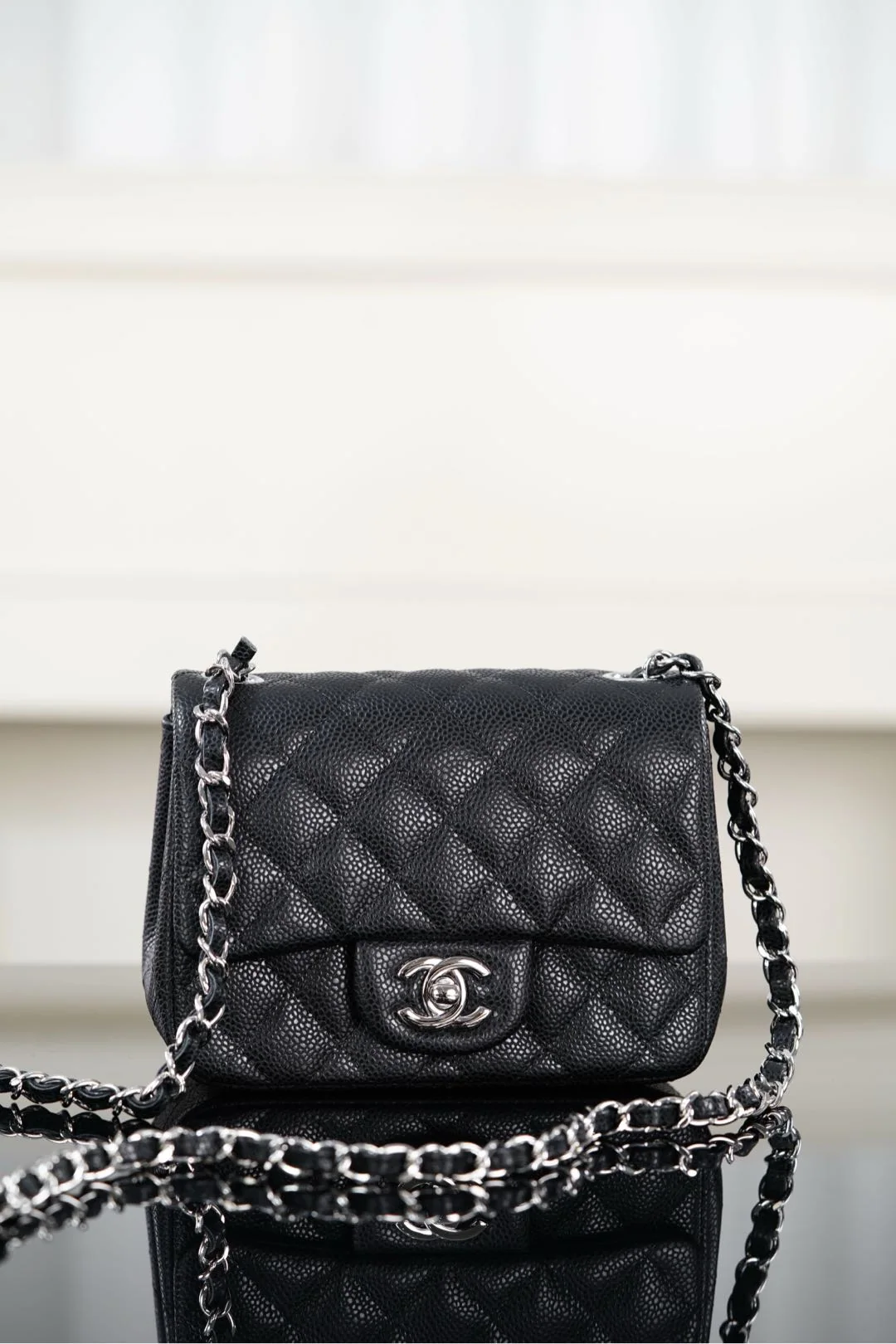 샤넬 클래식 플랩백 CC로고 가방 상세 이미지 1