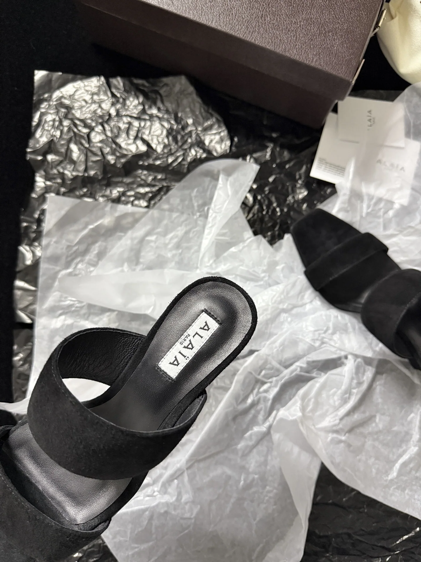 알라이아 미니멀리스트 뮬 탭 힐 신발 상세 이미지 7