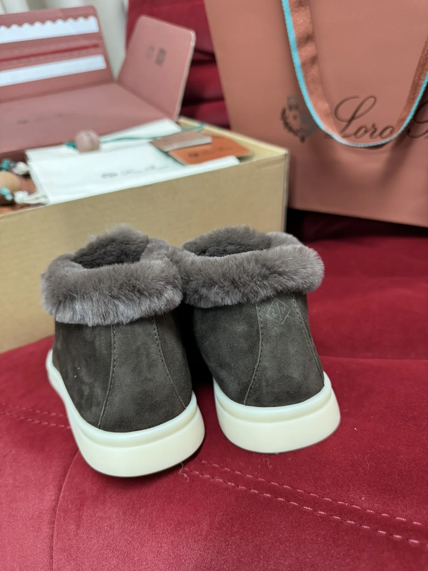 로로피아나 코요테 퍼 하이컷 신발 상세 이미지 8