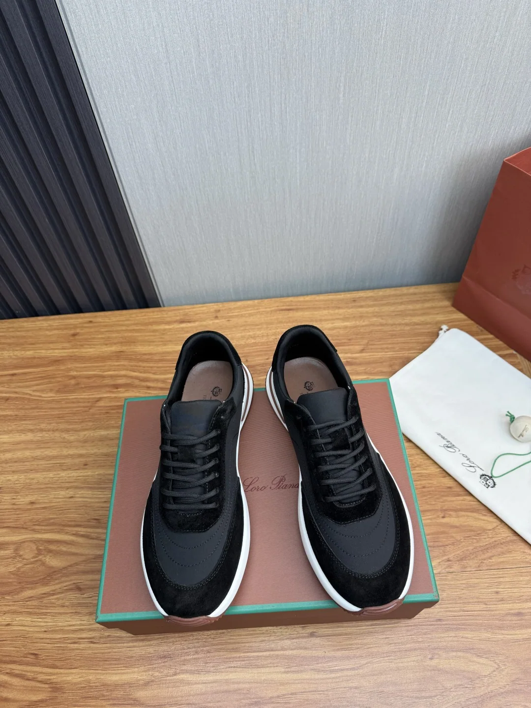 로로피아나 스웨이드 남성 스니커즈 상세 이미지 2