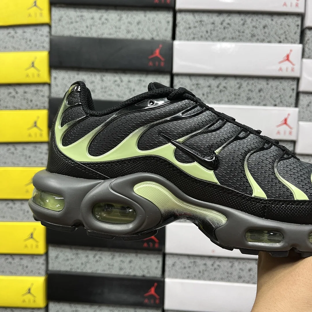 나이키 [DF] 에어 맥스 플러스 DM0032-035 201678 Nike Air Max Plus Iron Gray Light Liquid 상세 이미지 8