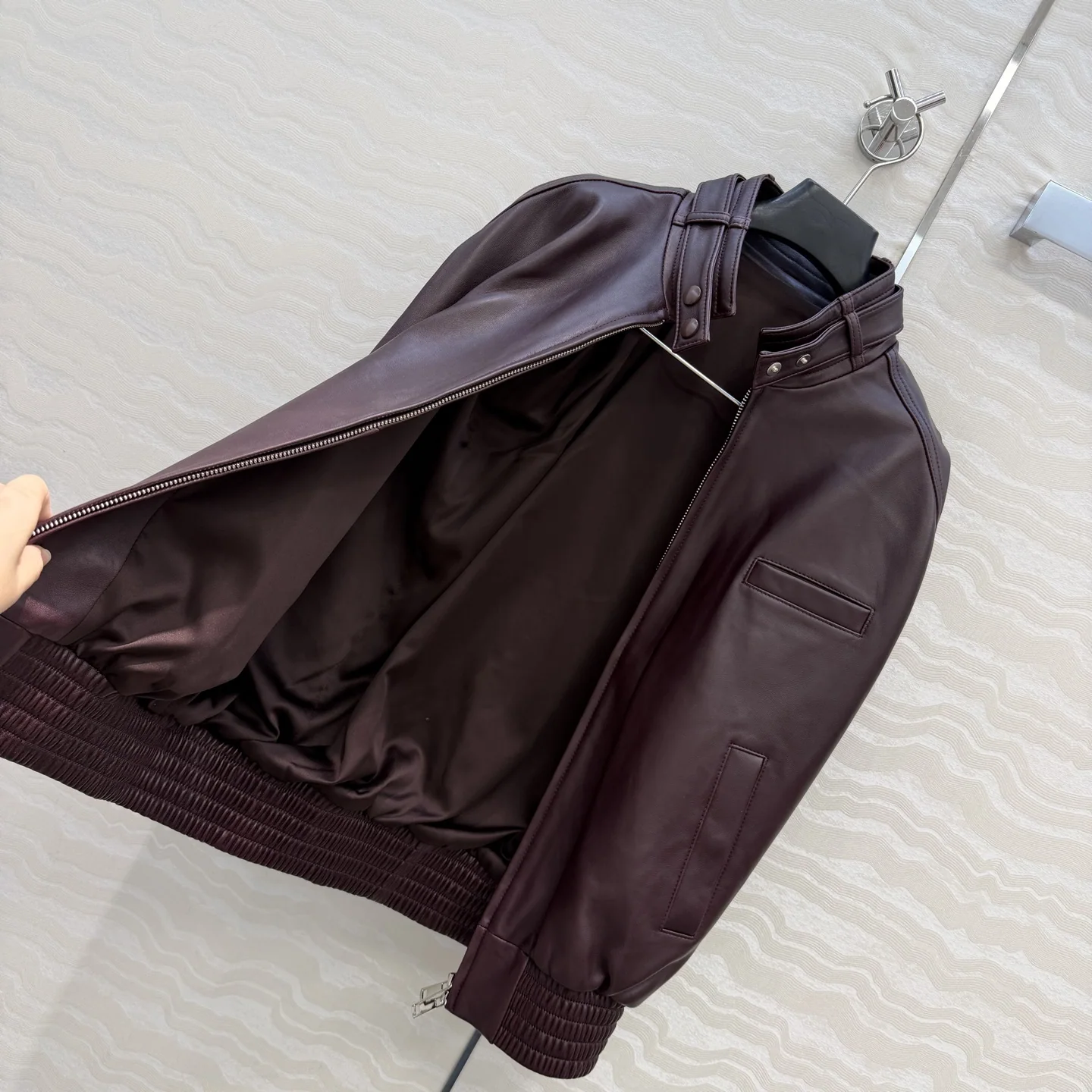 프라다 램스킨 케이프 여성 자켓 상세 이미지 5