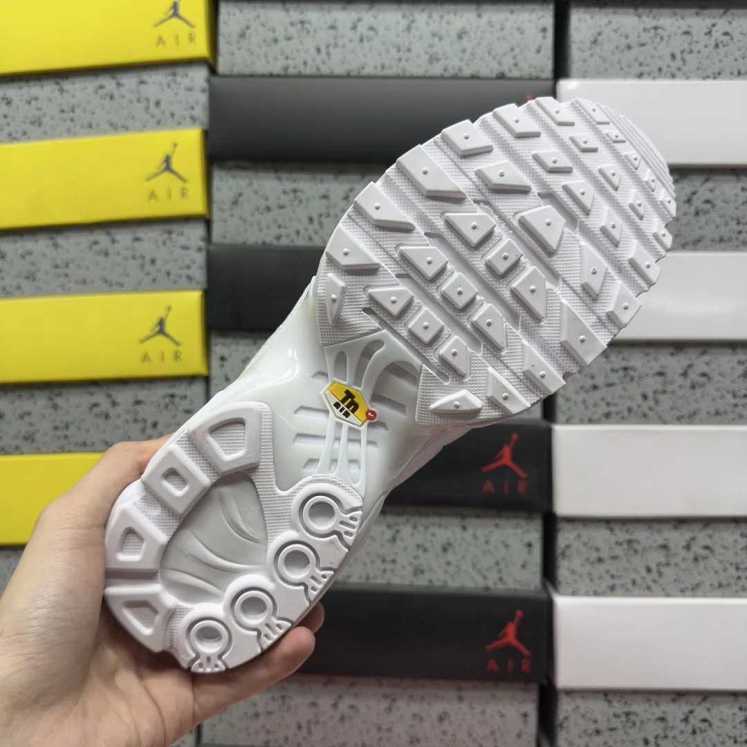 나이키 [BD] 에어 맥스 플러스 DM2362-100 201897 Nike Air Max Plus White Pure Platinum 상세 이미지 9