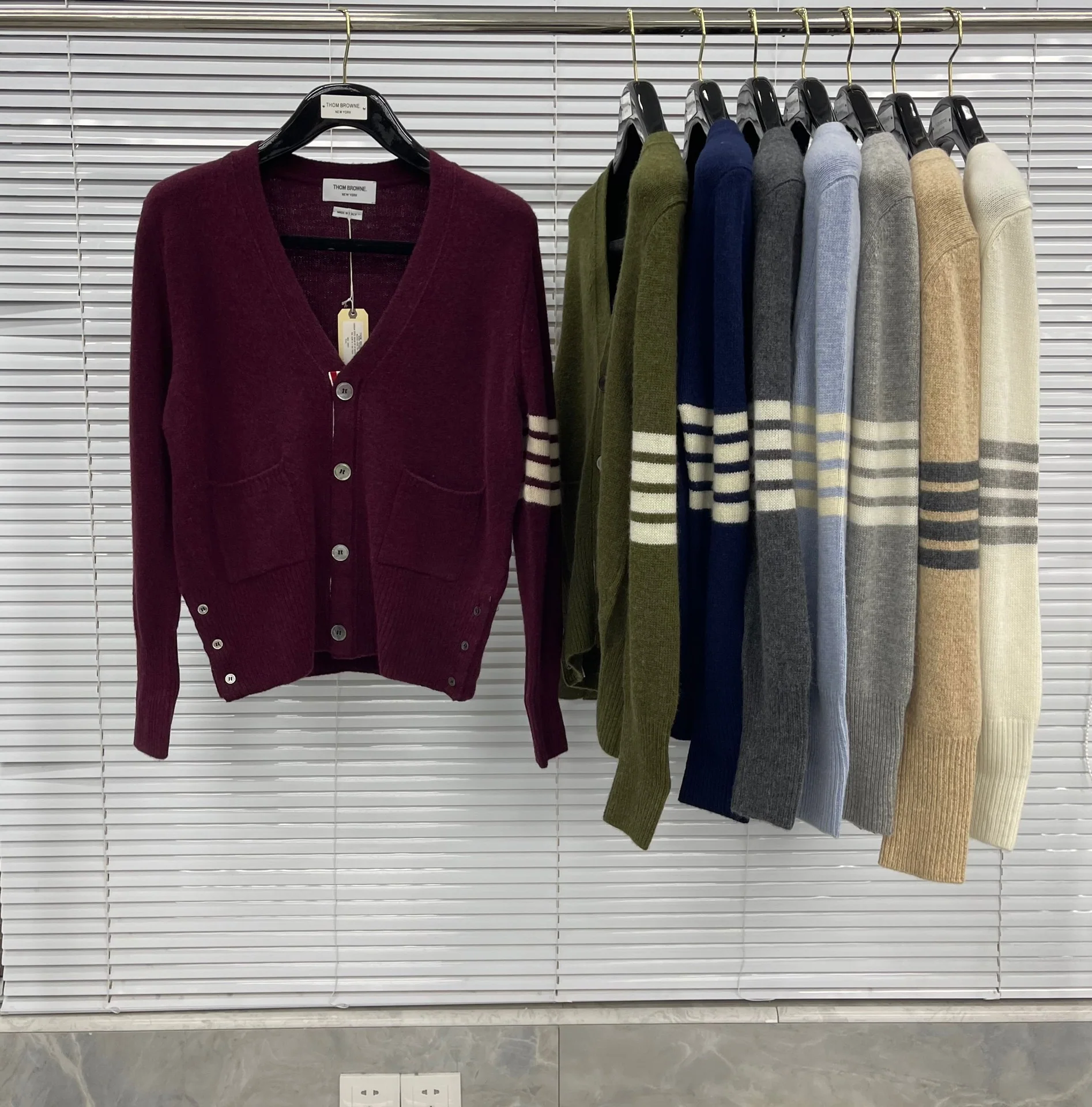 톰브라운 울 가디건 143034