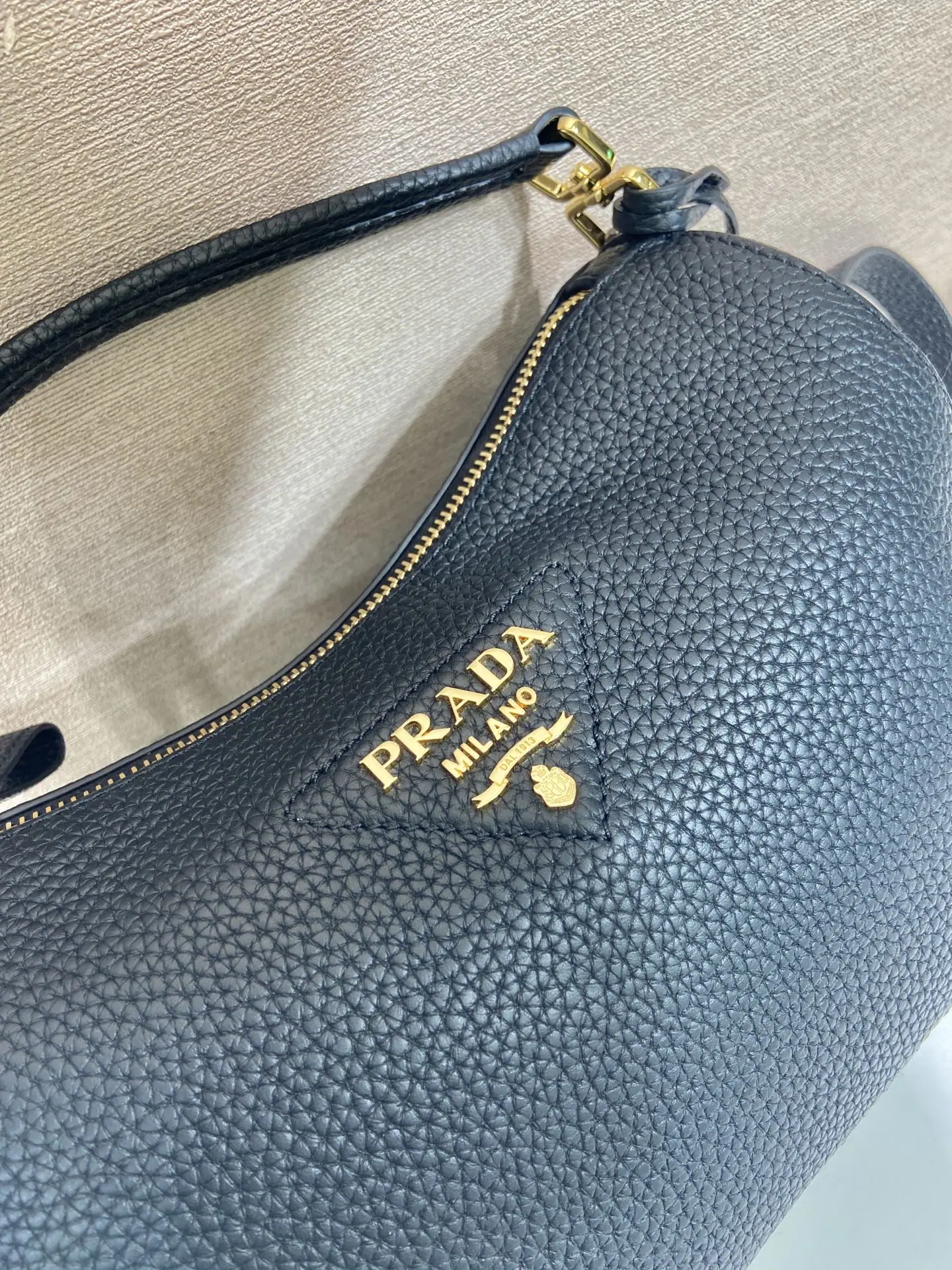 프라다 불규칙 가죽 스몰 핸드백 1BC277 상세 이미지 8