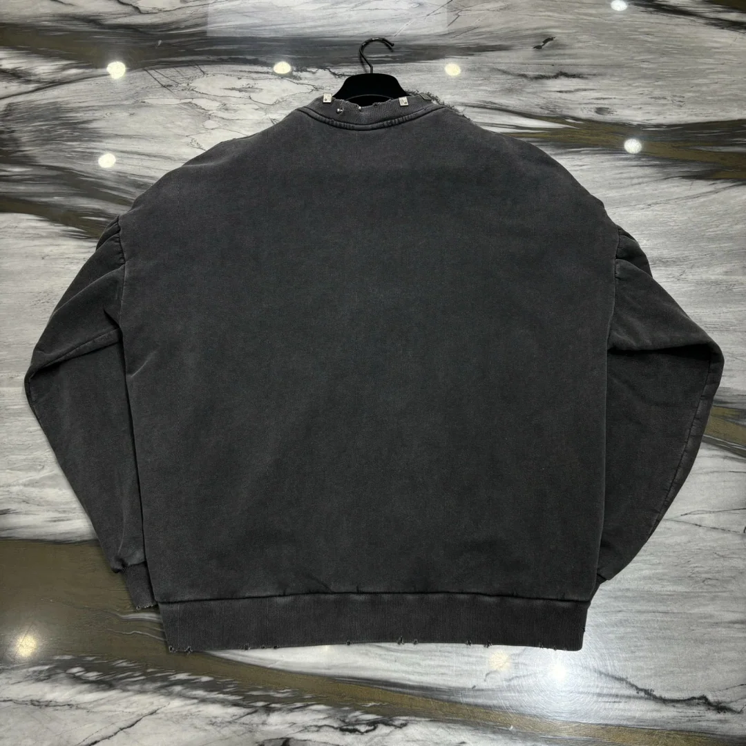 발렌시아가 오버사이즈 펀칭 넥 긴팔 티셔츠 23 FW 상세 이미지 8