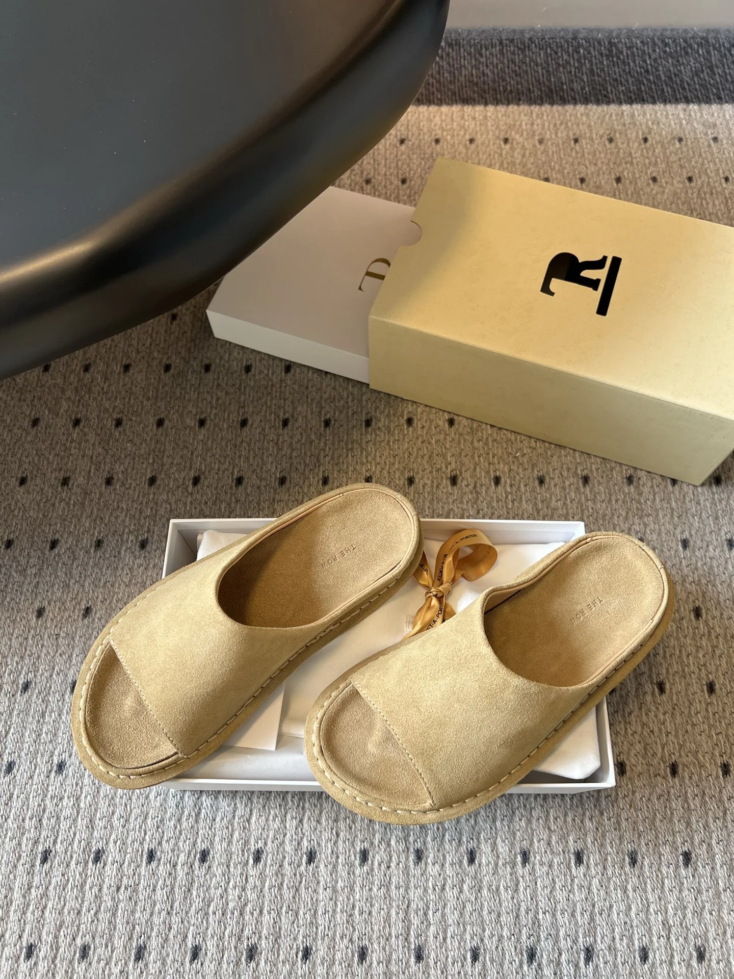 더로우 스웨이드 비치 샌들 상세 이미지 2