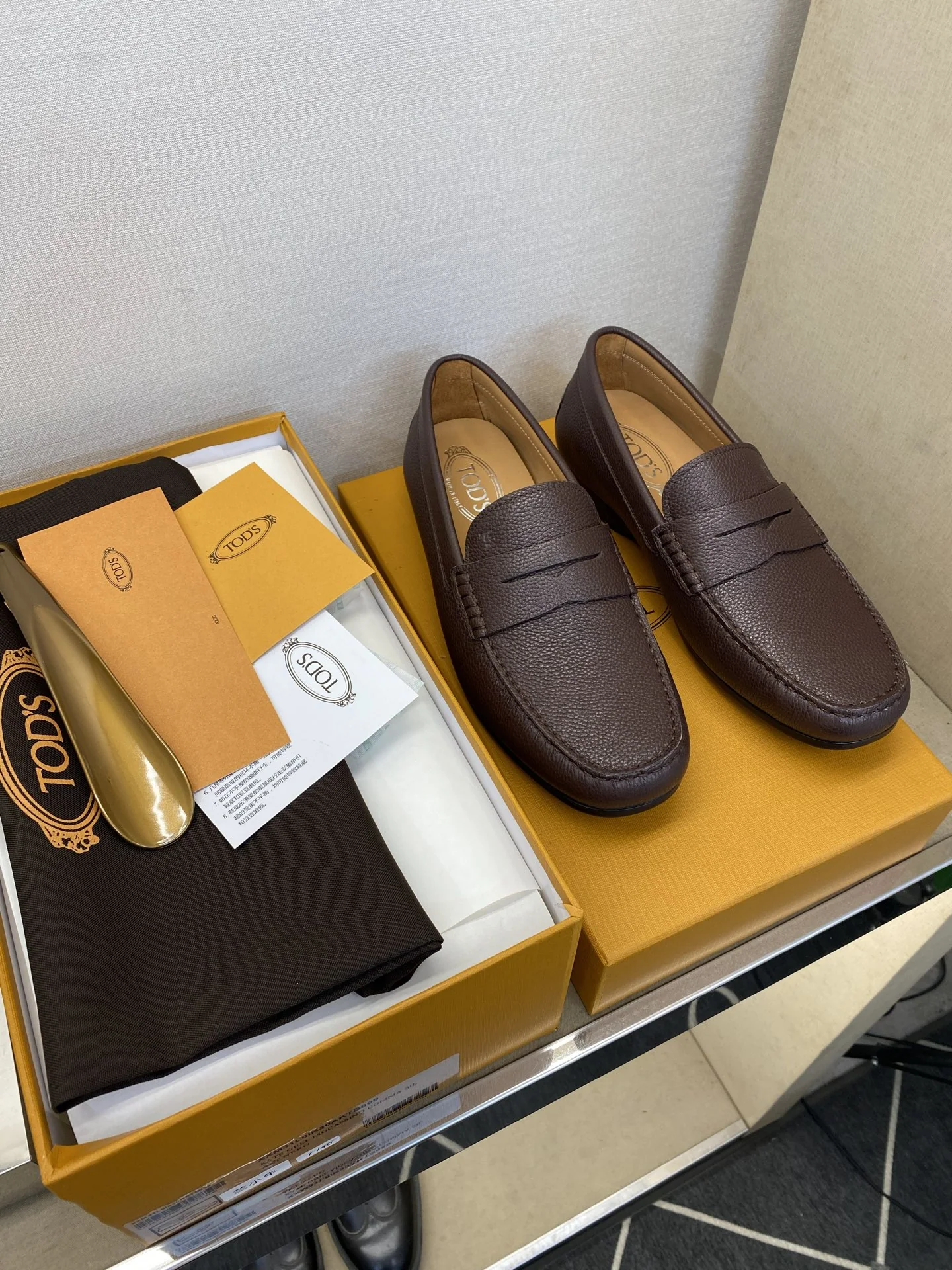 토즈 남성 클래식 카프스킨 로퍼 상세 이미지 2