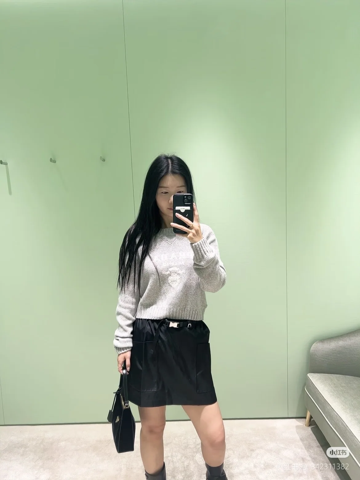 프라다 로고 자수 포켓 코튼 카라 반팔 티셔츠 2026 SS 상세 이미지 8