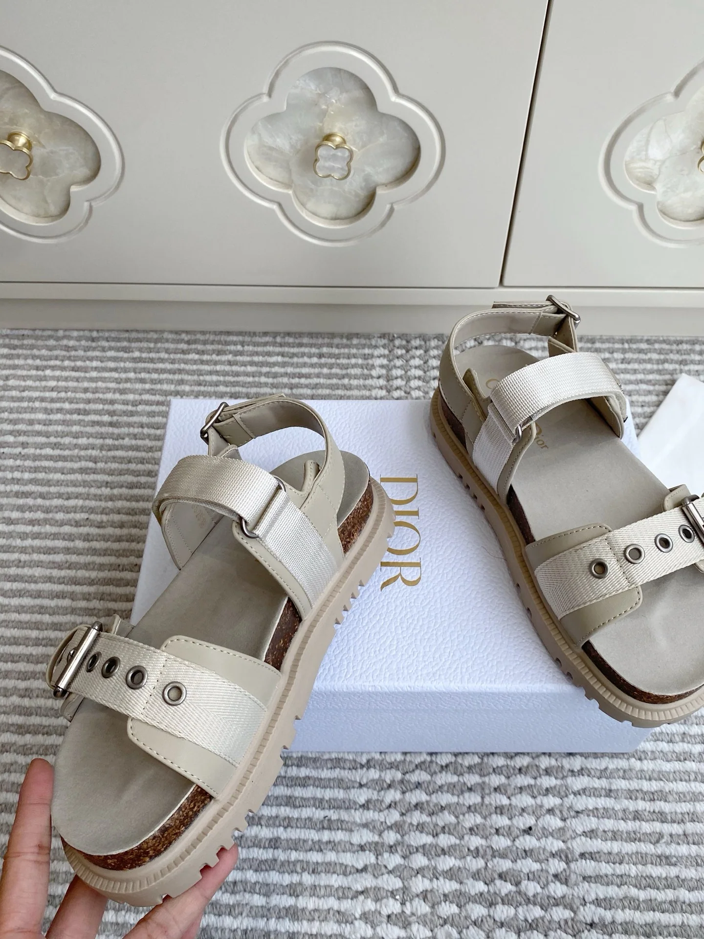 디올 더블 스트랩 코르크 플랫폼 샌들 상세 이미지 2