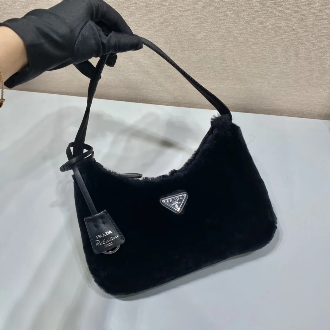 프라다 염소털 호보백 상세 이미지 4
