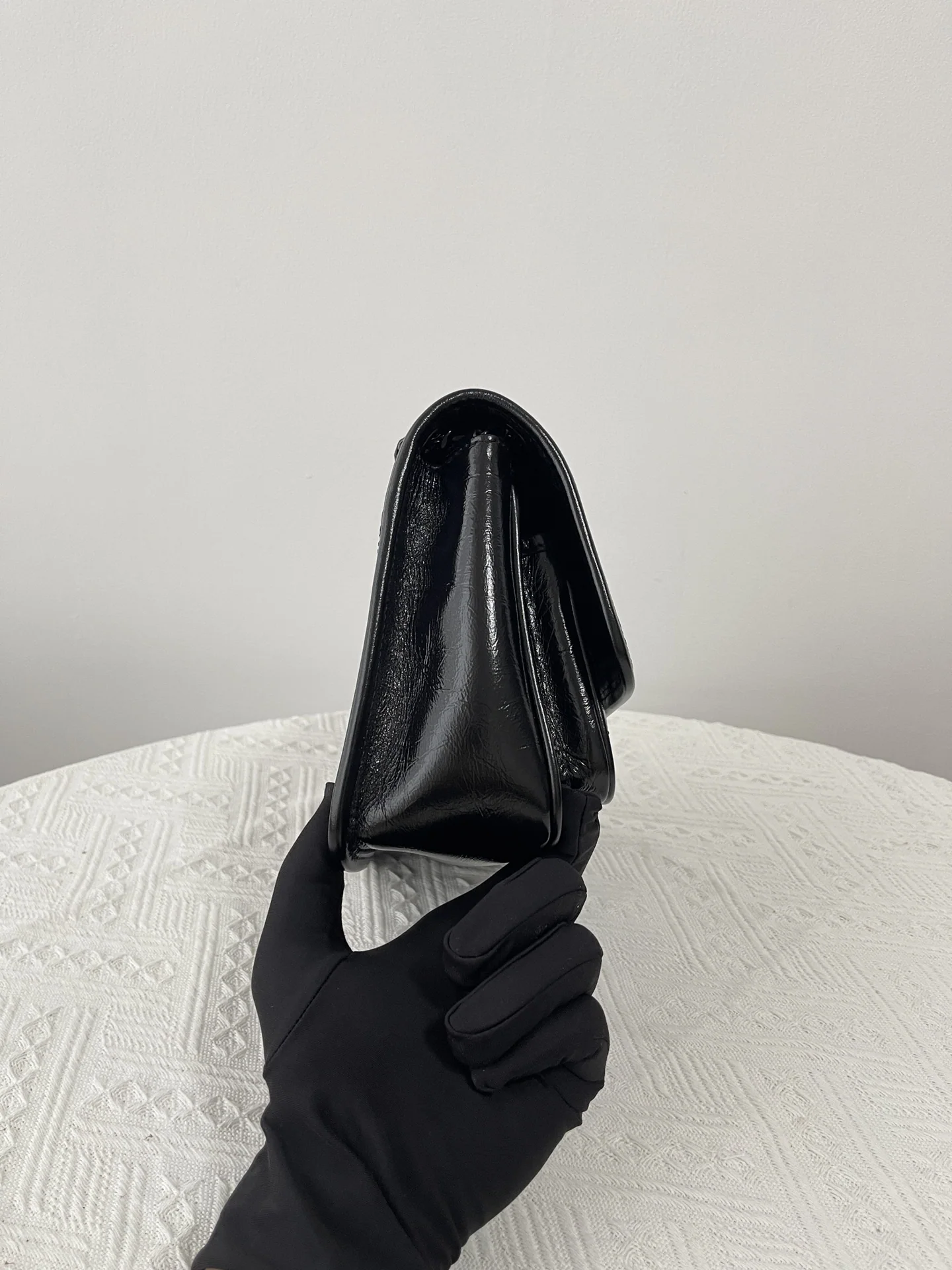 생로랑 니키 블랙 페인트 체인 숄더백 28CM633158 상세 이미지 8