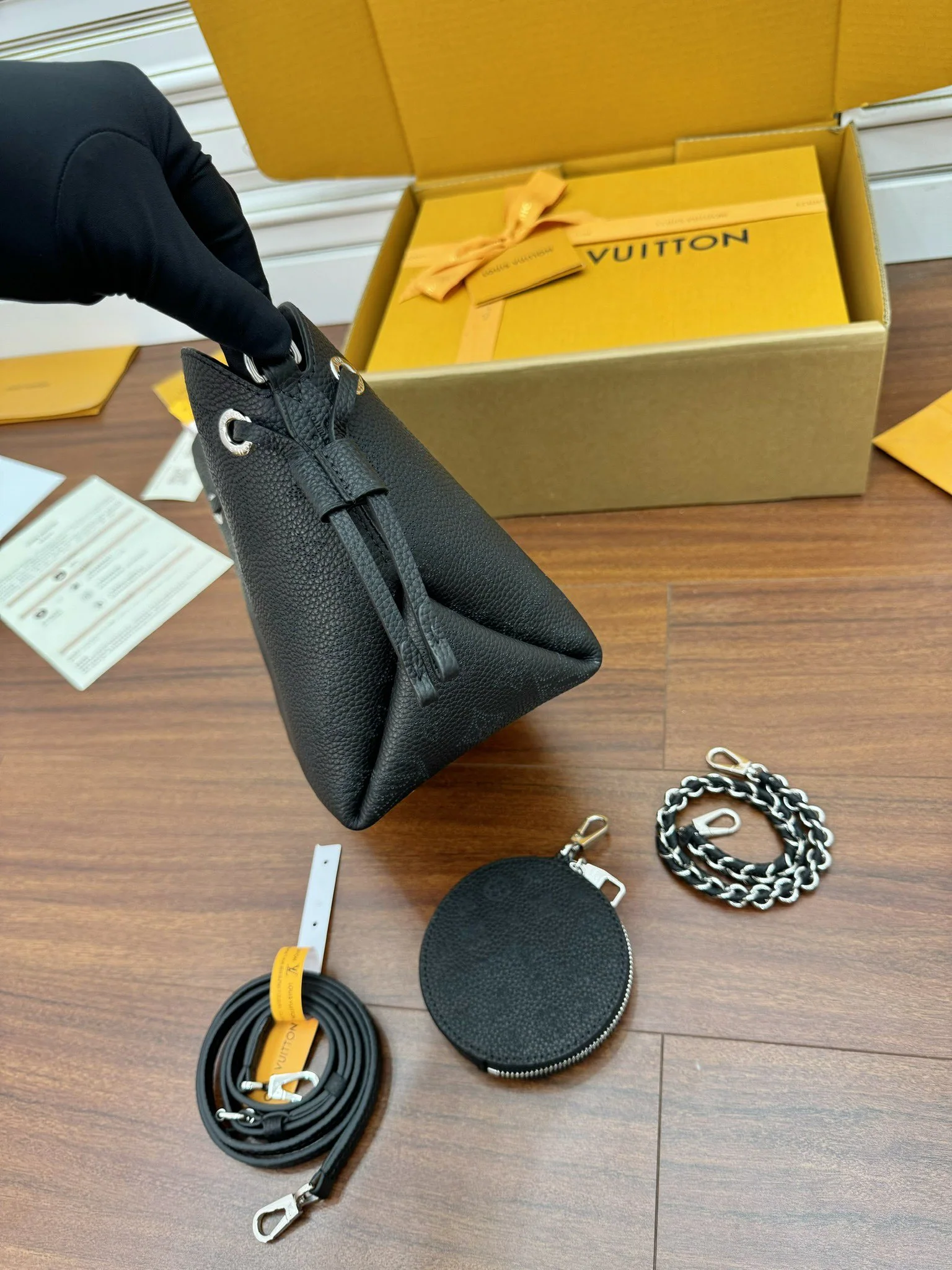루이비통 M57070 가방 상세 이미지 9