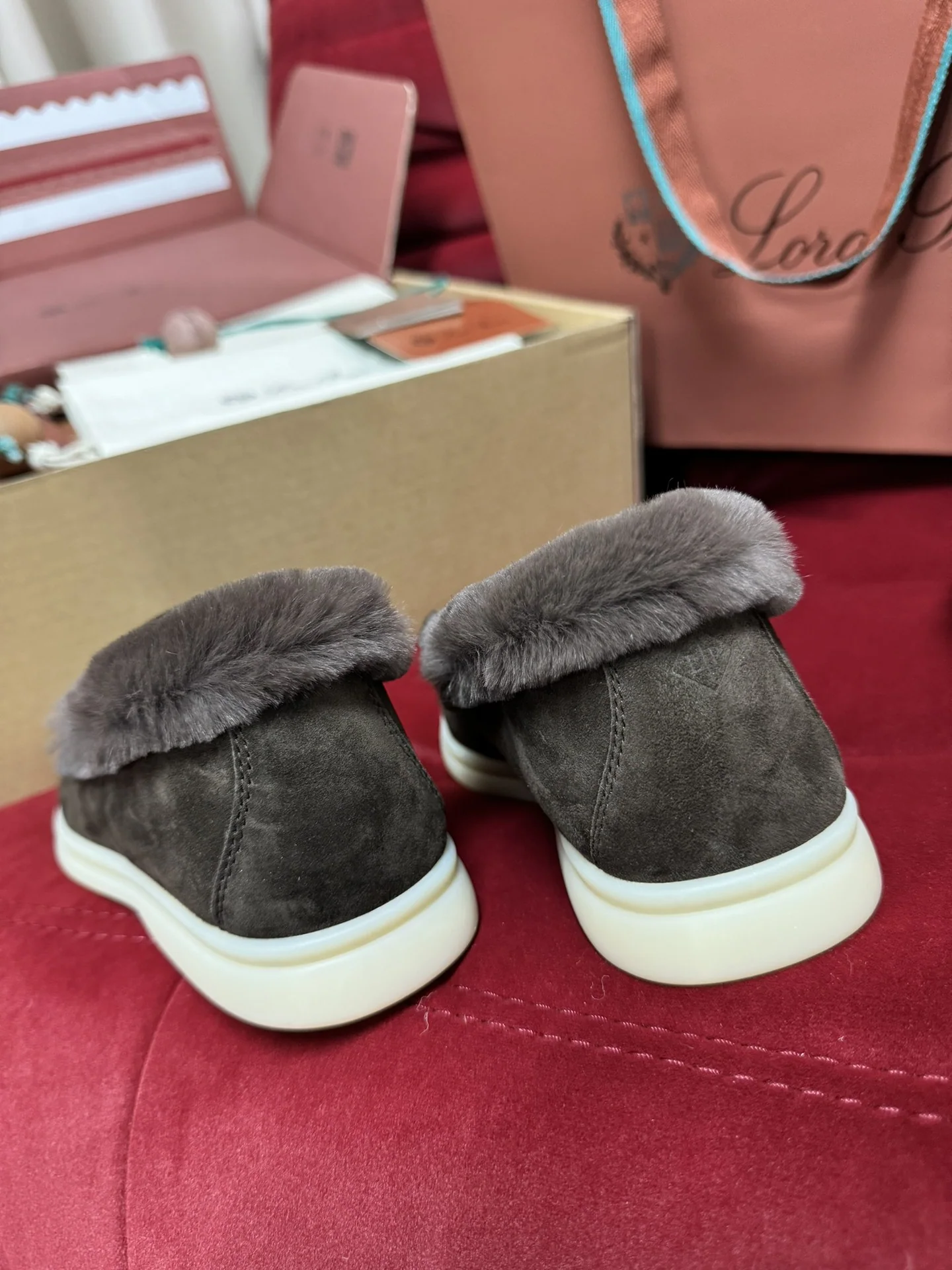 로로피아나 썸머워크 코요테 퍼 하이컷 신발 상세 이미지 9