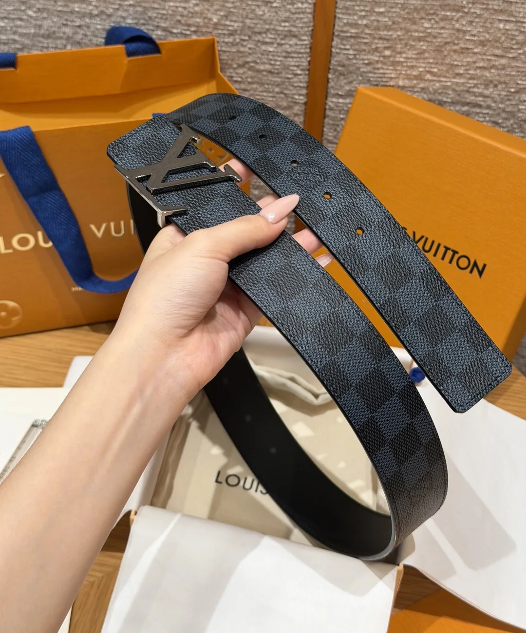 루이비통 이니셜 40mm 리버서블 벨트 상세 이미지 5