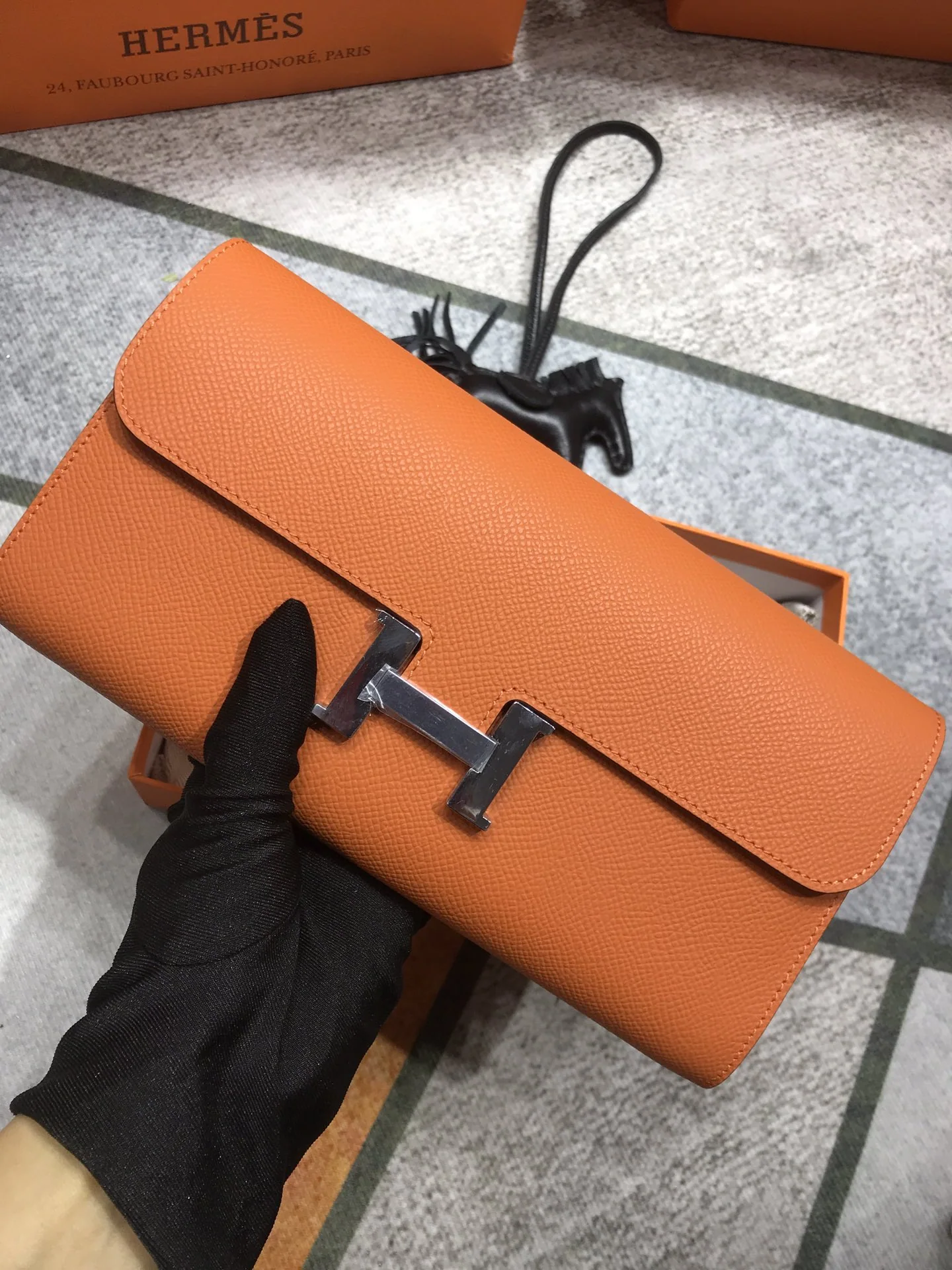 에르메스 콘스턴스 엡솜 지갑 오렌지 상세 이미지 3