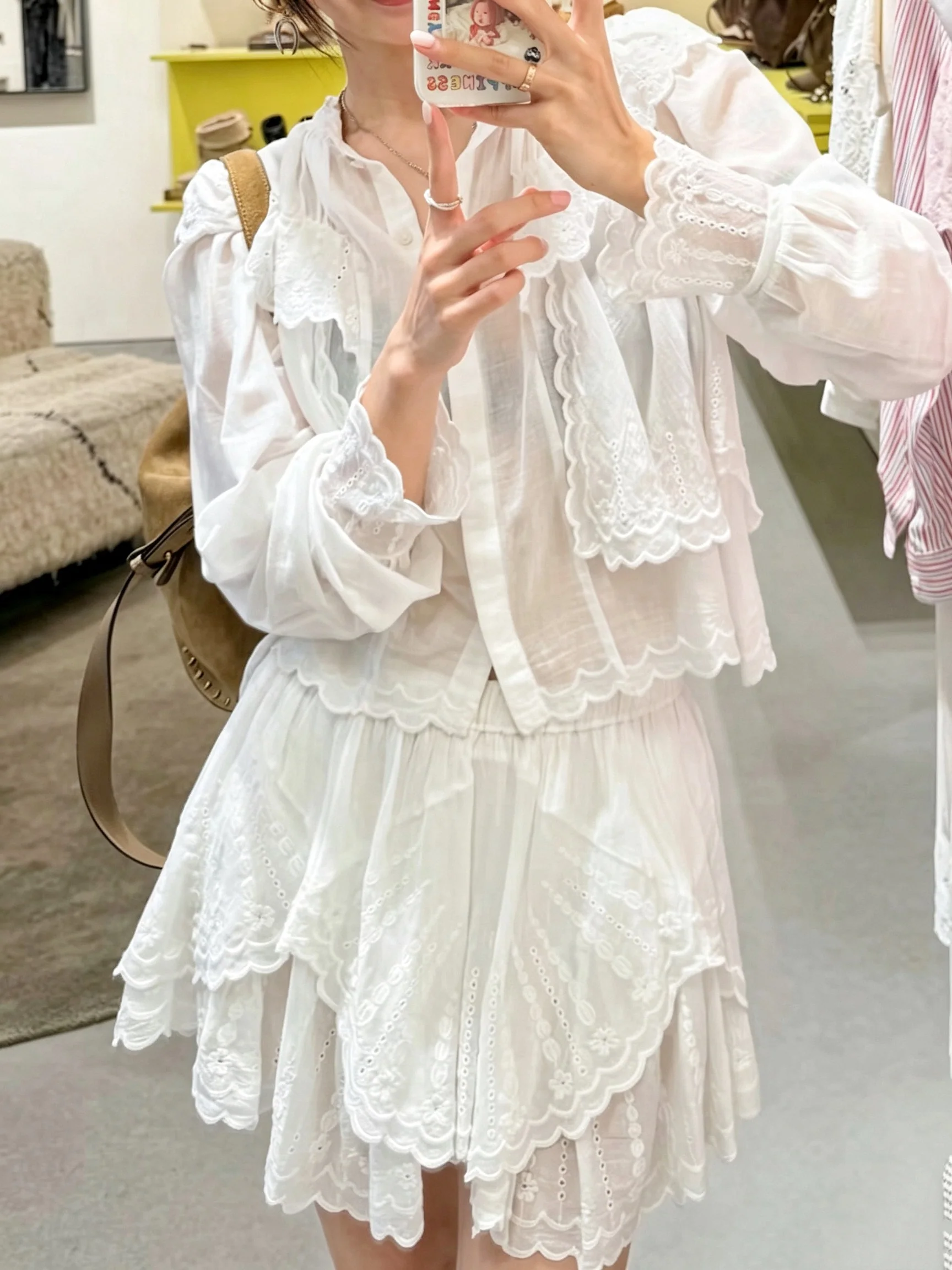 끌로에 화이트 레이스 피터팬카라 여성 셔츠 156369
