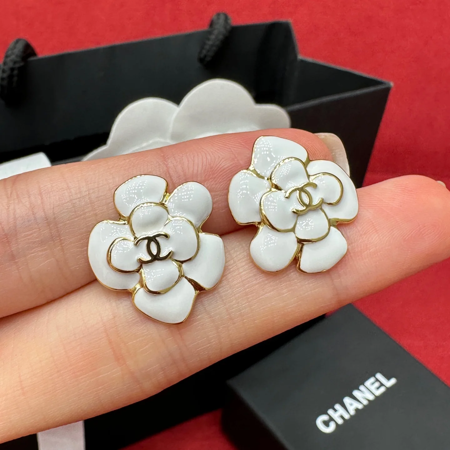 샤넬 골드 엣지 3D 카멜리아 귀걸이 178668