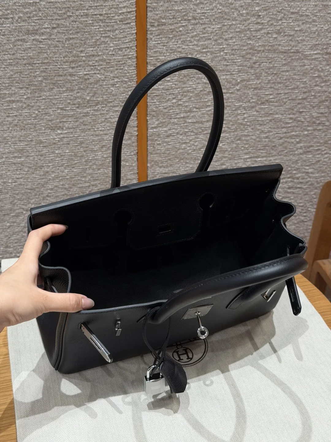 에르메스 버킨 29 블랙 숄더백 상세 이미지 5